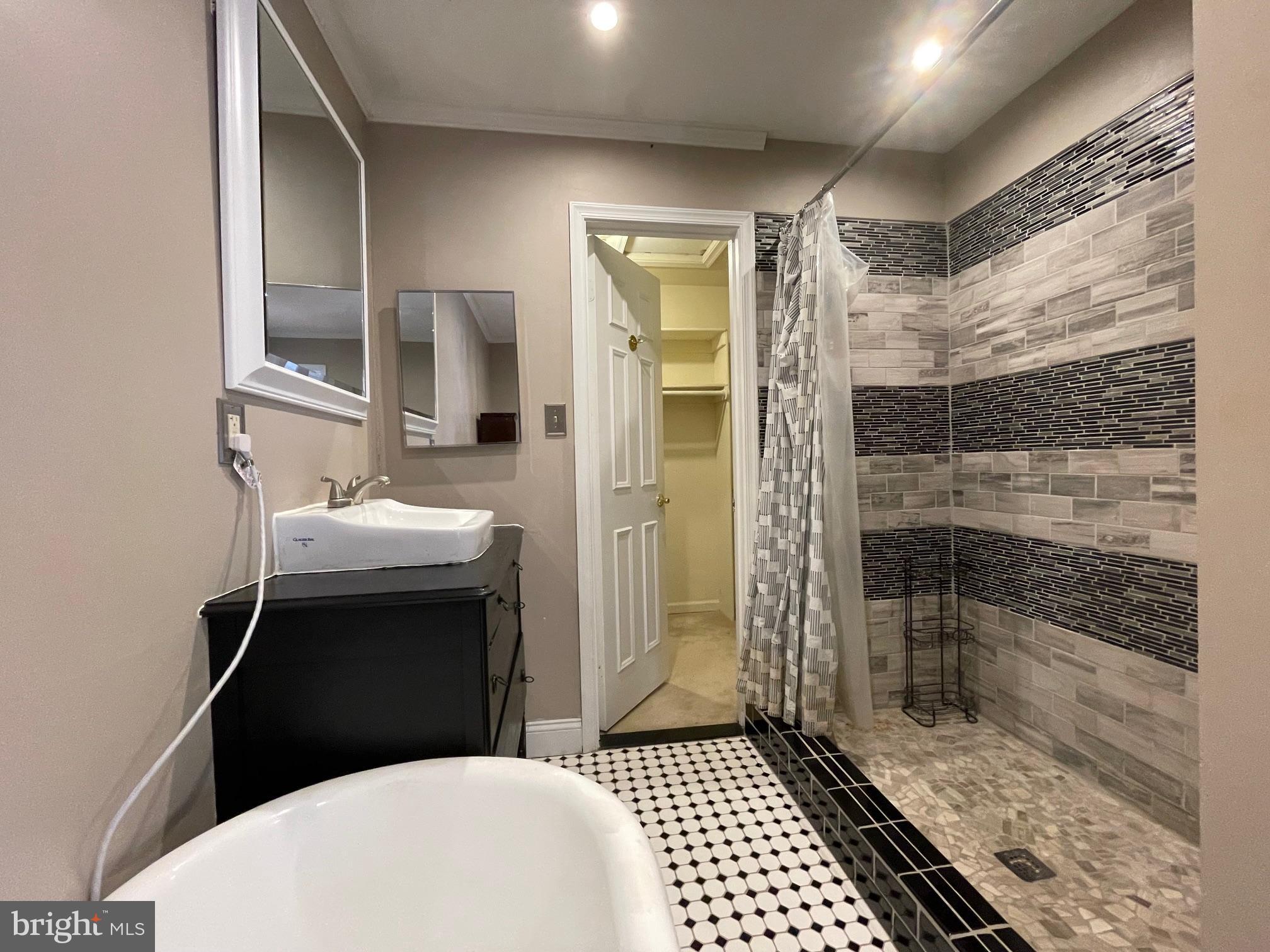 FAIR WOODS - Residential Lease