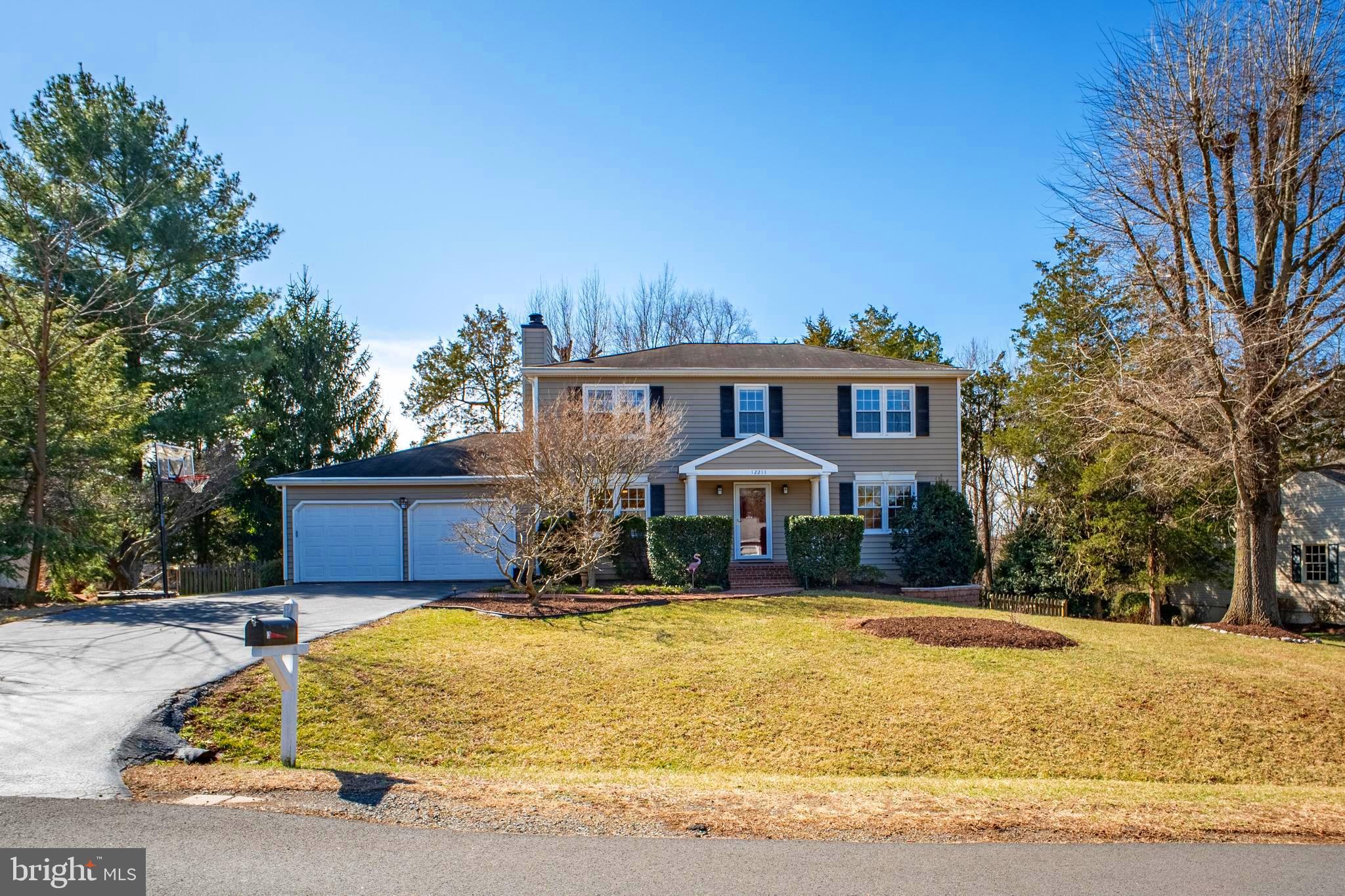 Open House Sunday 3/22 2-4pm.  New roof will be installed by 3/31.  4 bed single house with 0.5 acre private yard.  Quiet cul-de-sac with walking trail to Sugarland Run Stream Valley Park.  Large deck overlooking beautiful Fully fenced flat back yard. Hardwood floor on main level, upgraded kitchen with maple cabinets and granite countertops.  4 beds 2 full baths on upper level.  Fully finished walk out basement with recreation room, home theatre and full bath .  Close to shopping, Fairfax County park Way and IAD airport.  Best Value in LANGLEY SCHOOL DISTRICT!