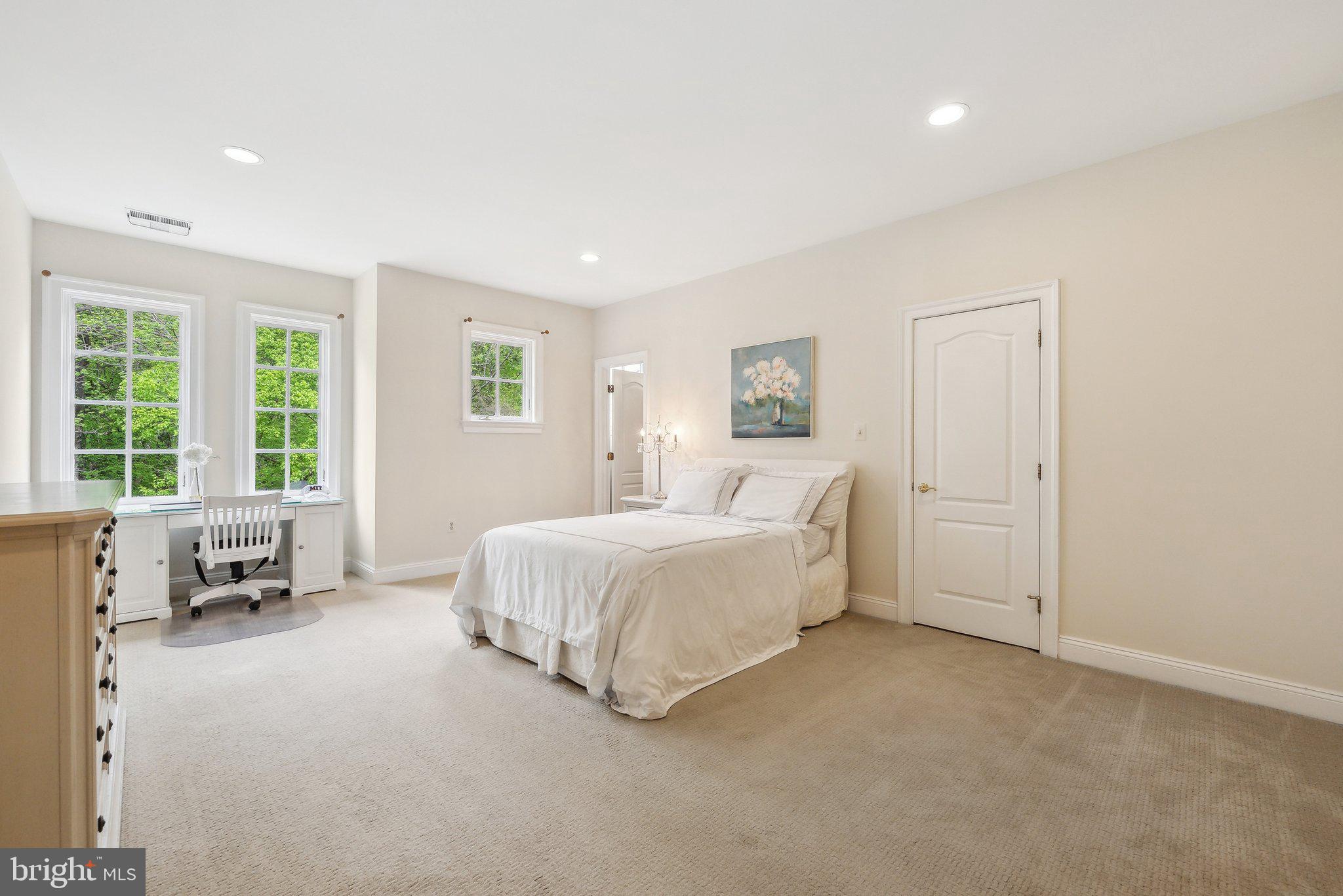 POTOMAC MANOR - Residential