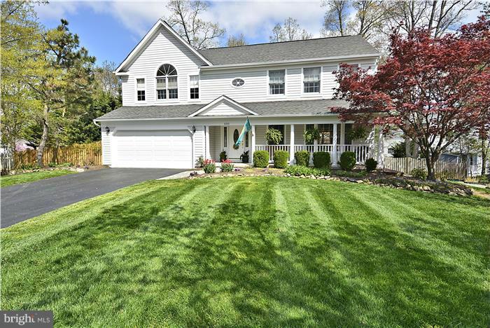 OPEN HOUSE CANCELLED 5/4 Beautiful home at the end of cul-de-sac. 5 BR, 3.5 BA. Welcoming front porch, Kit. w/maple cabinets, granite, SS appli. Remodeled M. Bath-His & Hers Vanities w/granite tops, frameless glass shower w/seat, cathedral ceilings in MBR, walk-in closet w/builtin shelving. Fin bsmt 5th BR cld be Nanny/In-law suite, full updated bath, kitchenette & Rec. Rm. See Tour