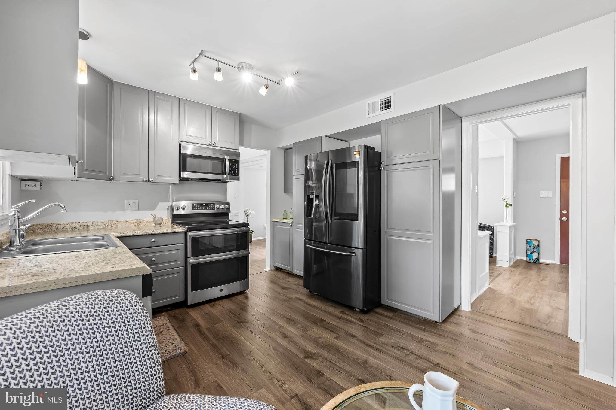 WOODBRIDGE VALLEY - Residential