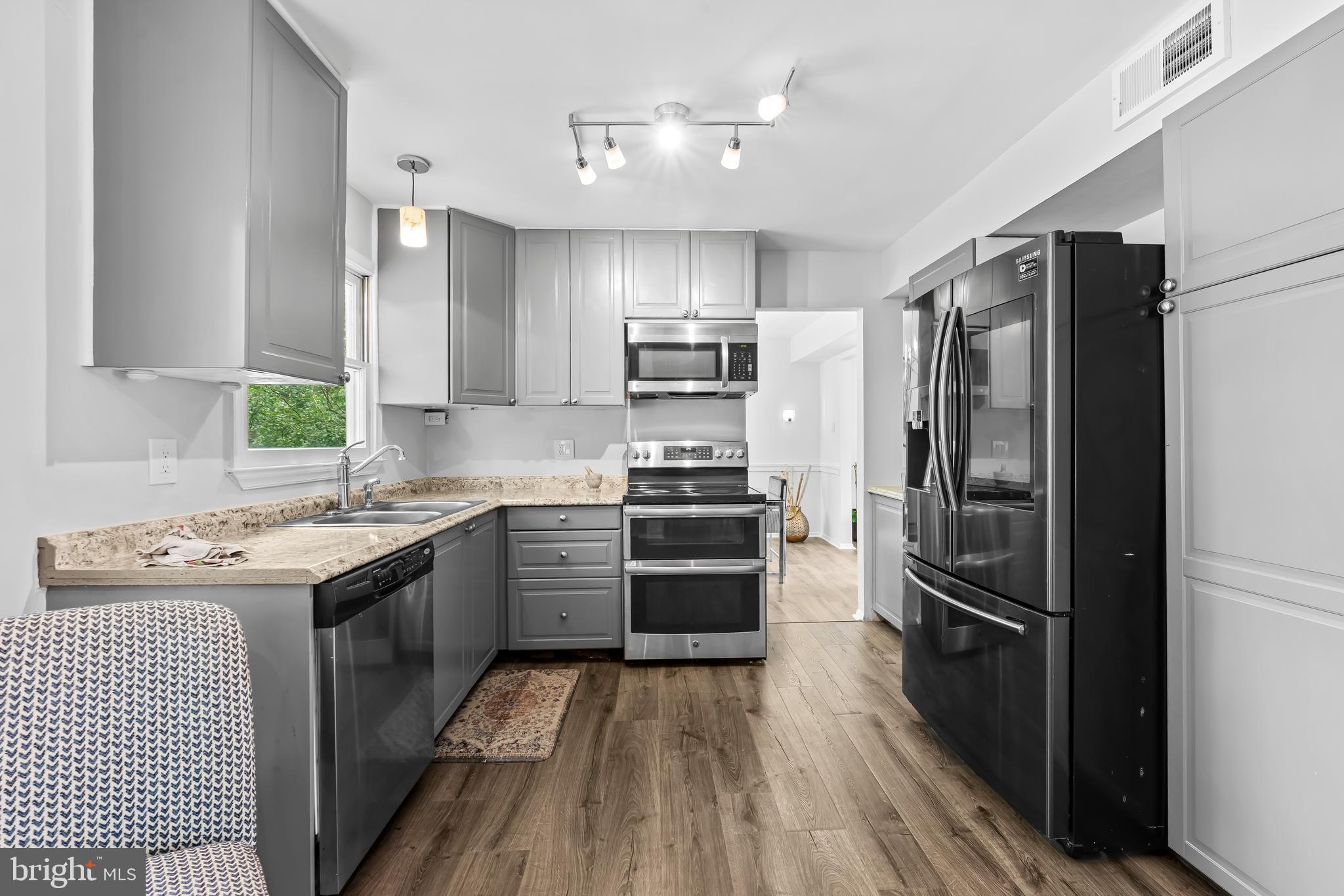 WOODBRIDGE VALLEY - Residential