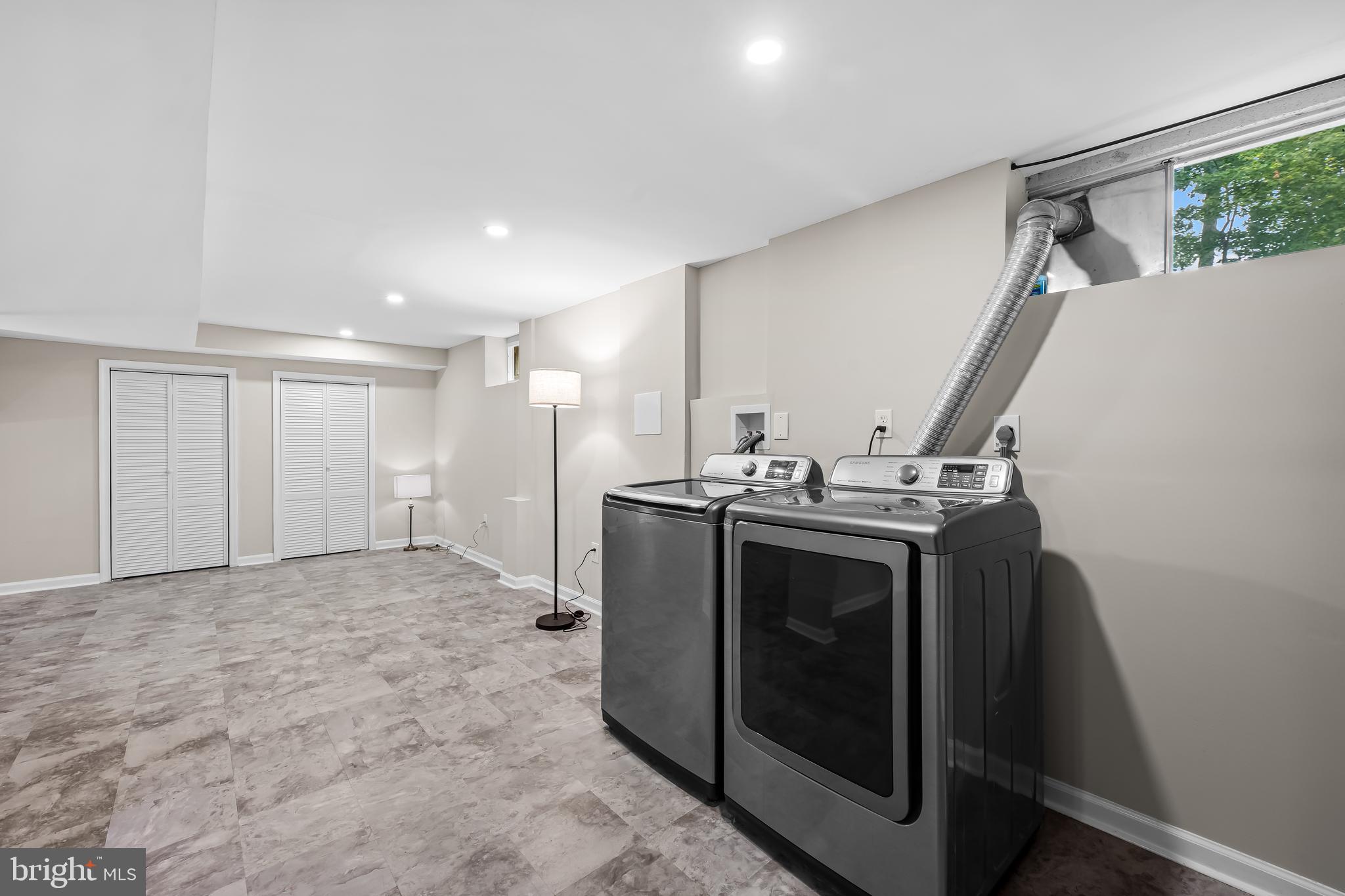 WOODBRIDGE VALLEY - Residential