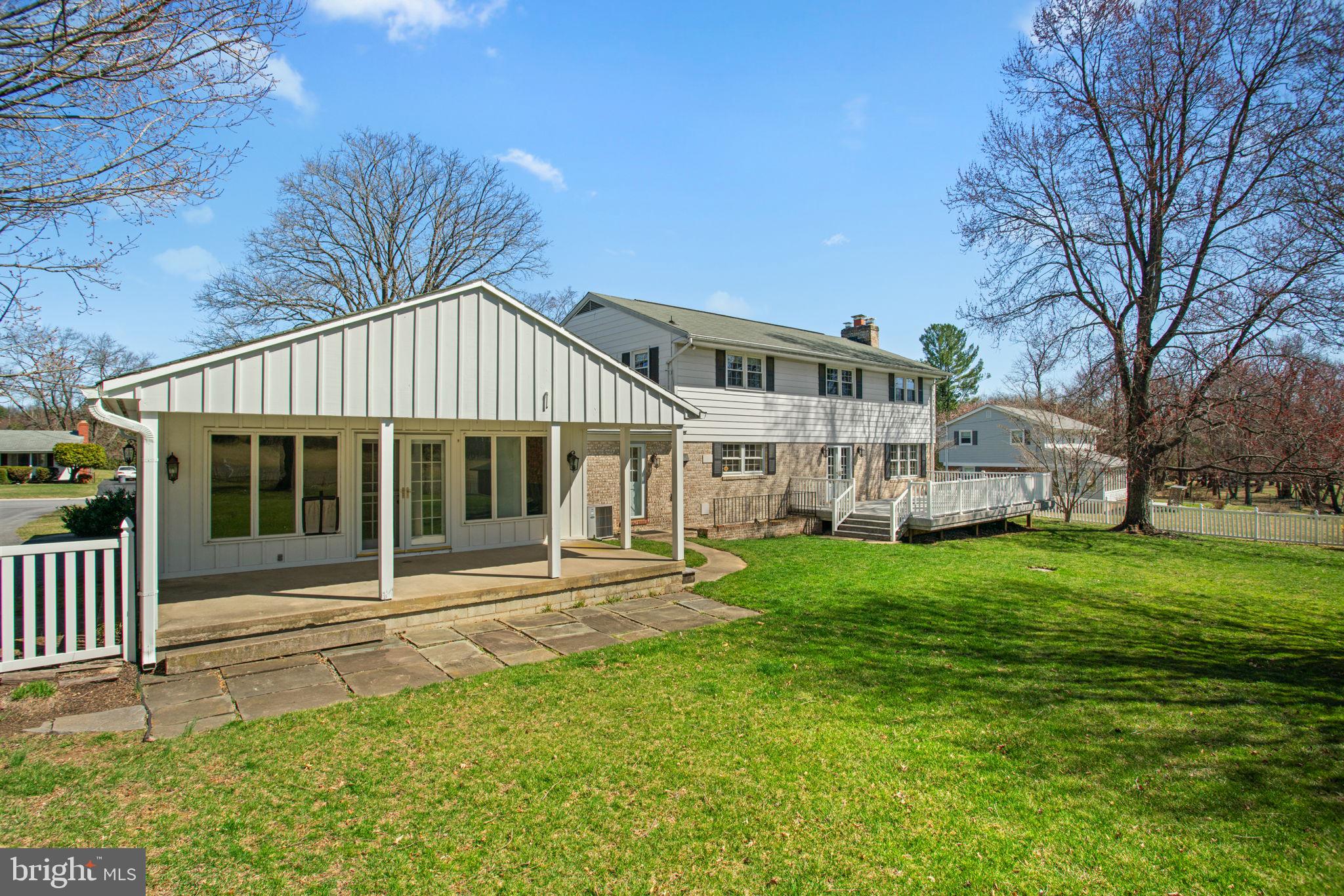 SUNNYBROOK FARMS - Residential