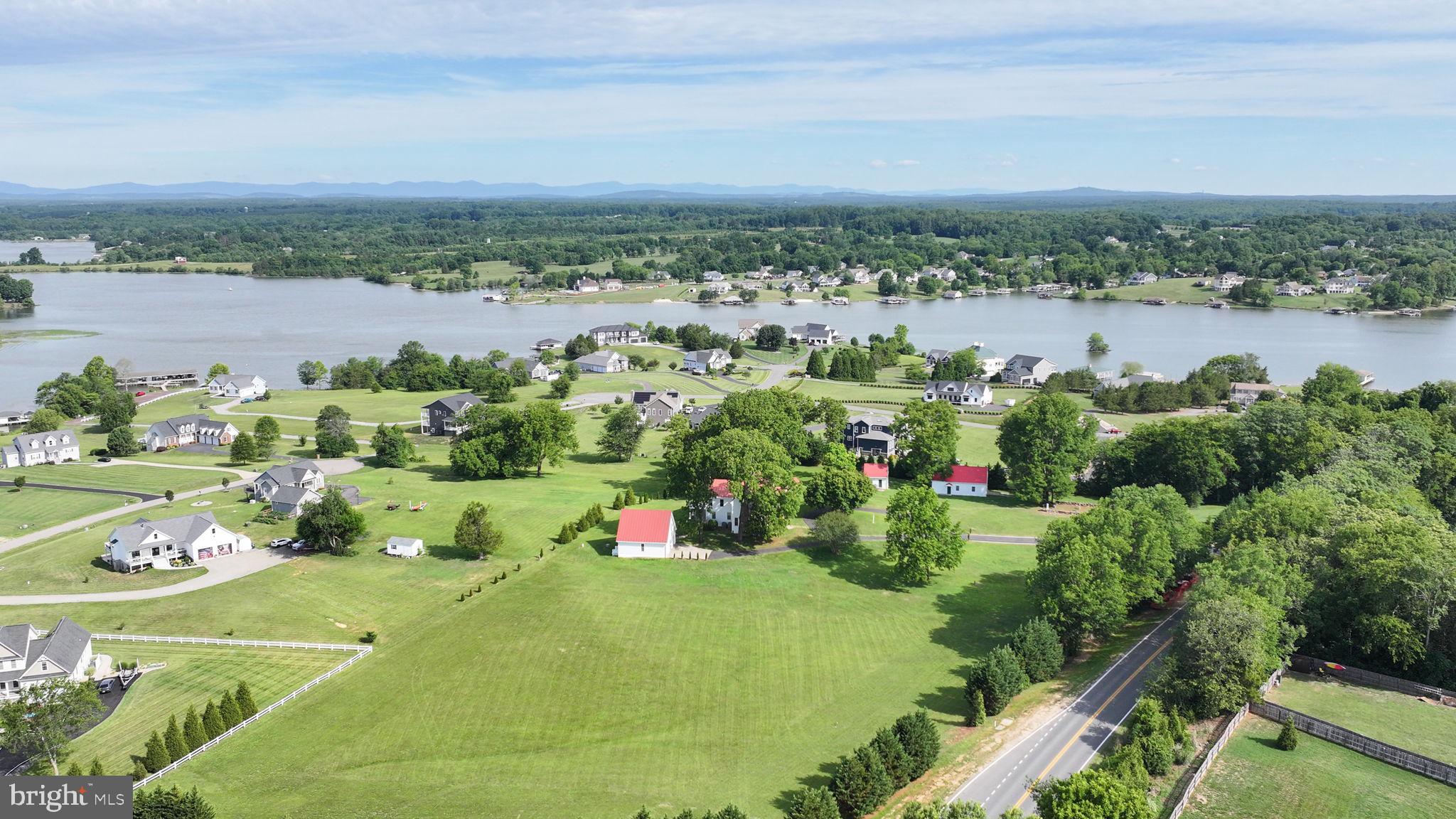 LONG VIEW SHORES - Residential