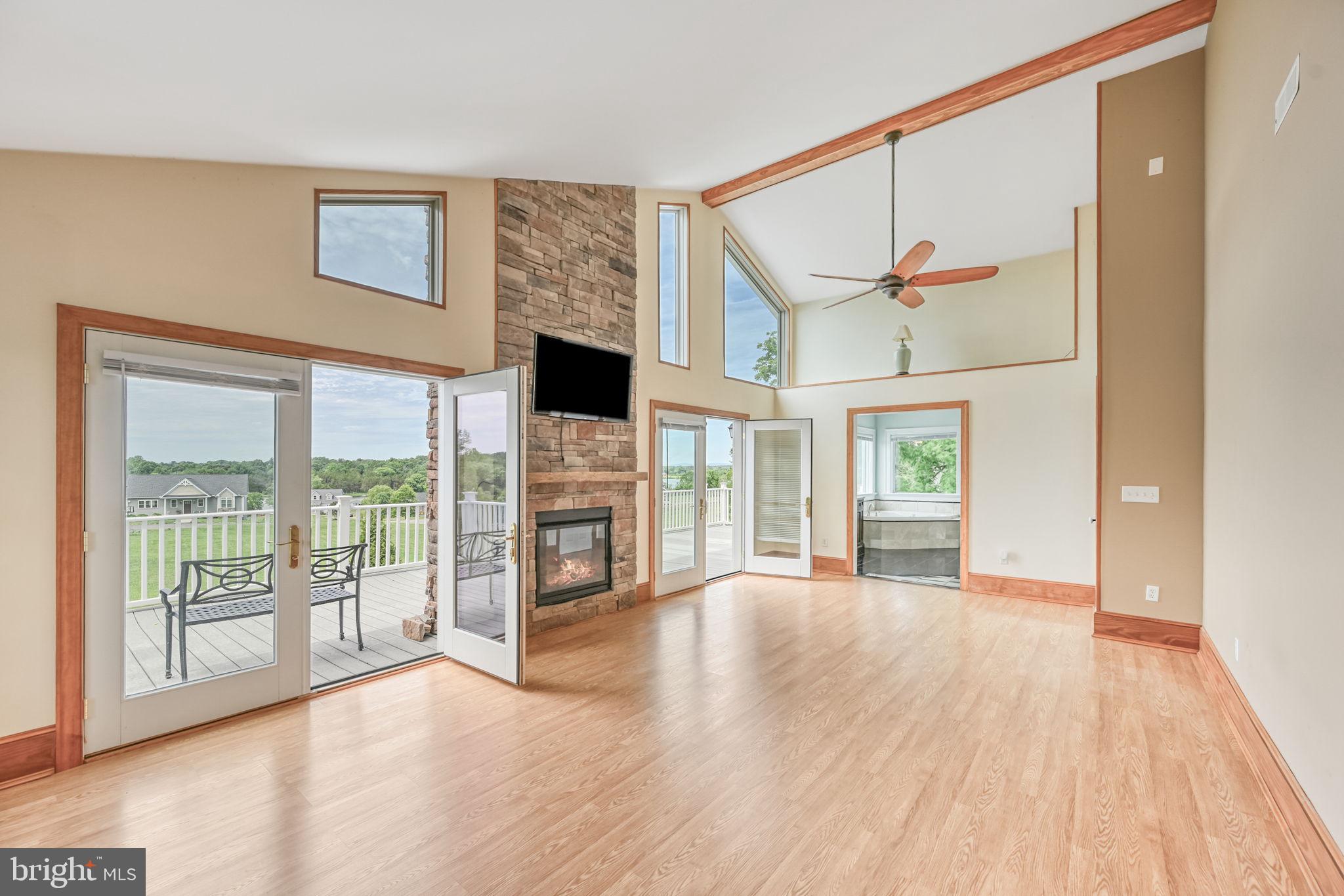 LONG VIEW SHORES - Residential