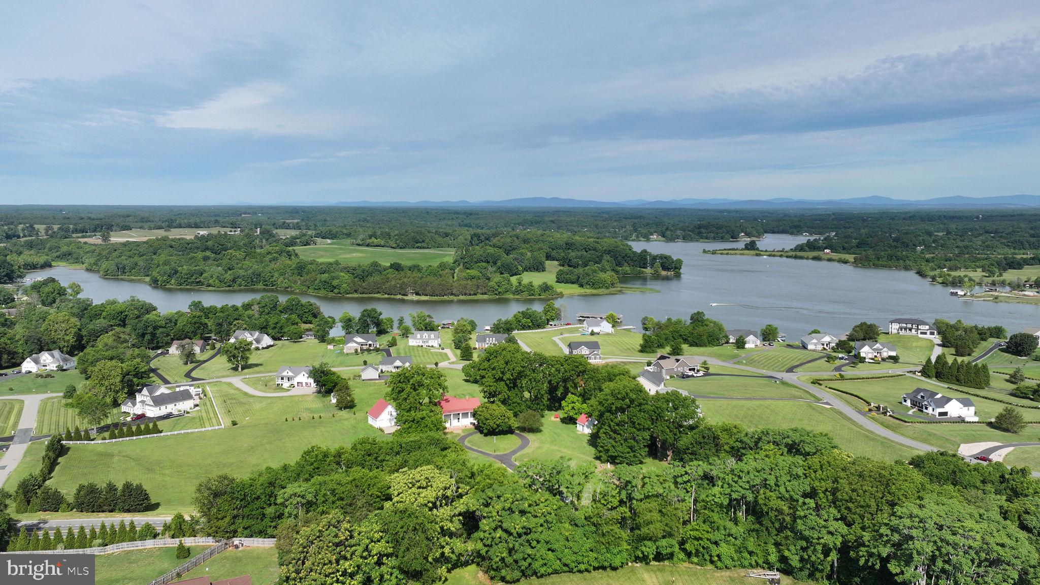 LONG VIEW SHORES - Residential