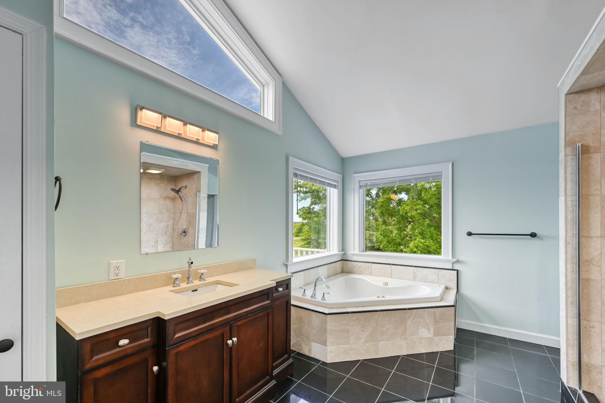LONG VIEW SHORES - Residential