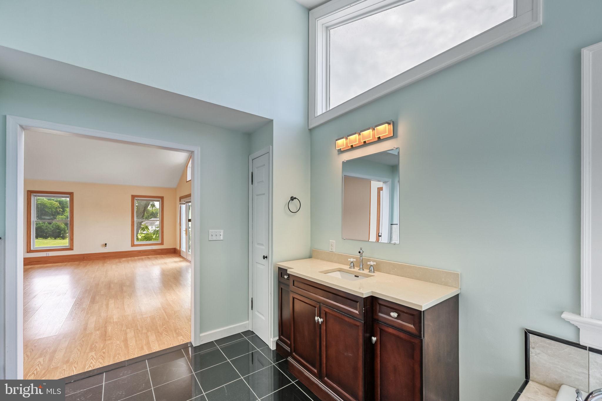 LONG VIEW SHORES - Residential