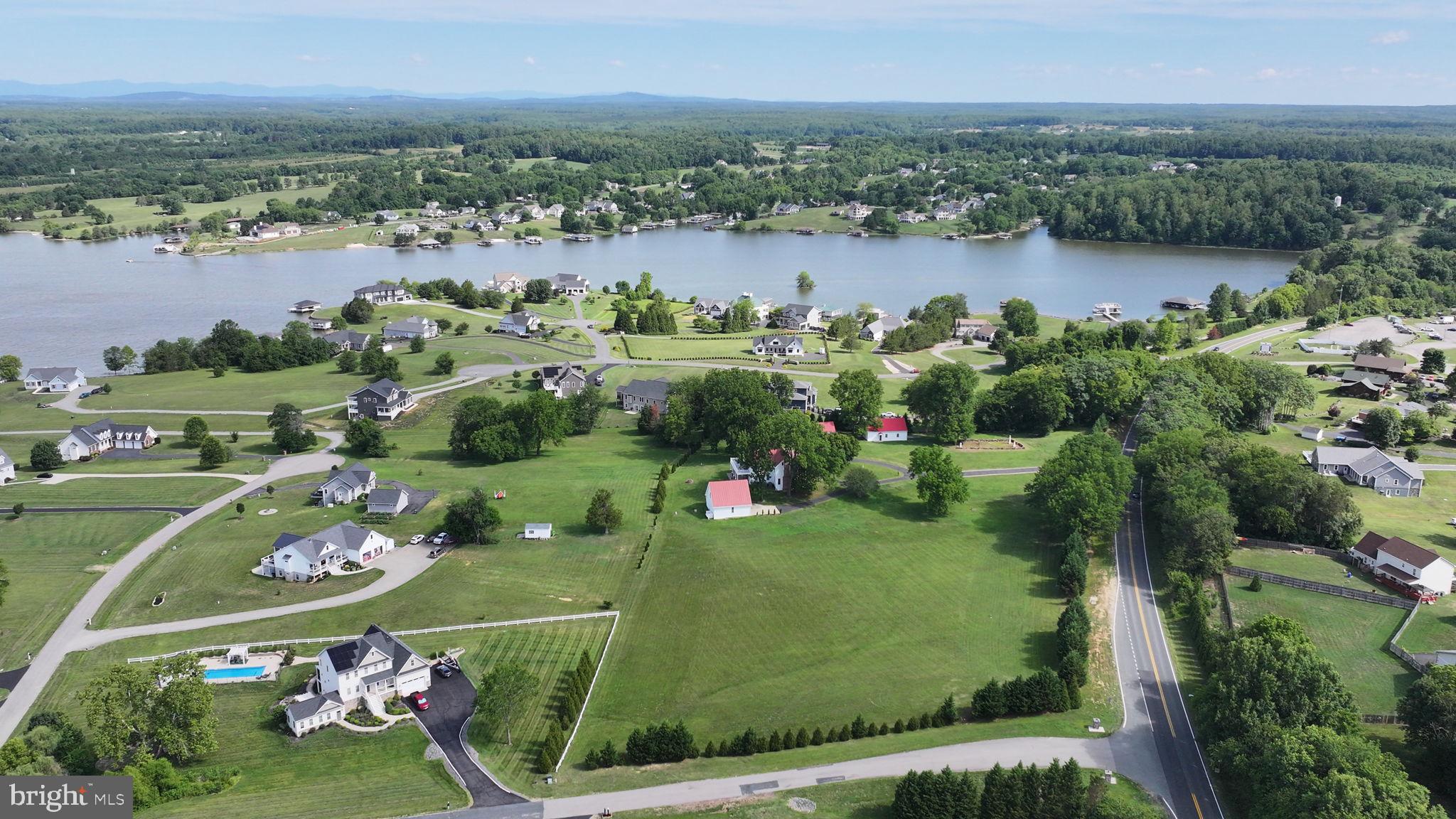 LONG VIEW SHORES - Residential