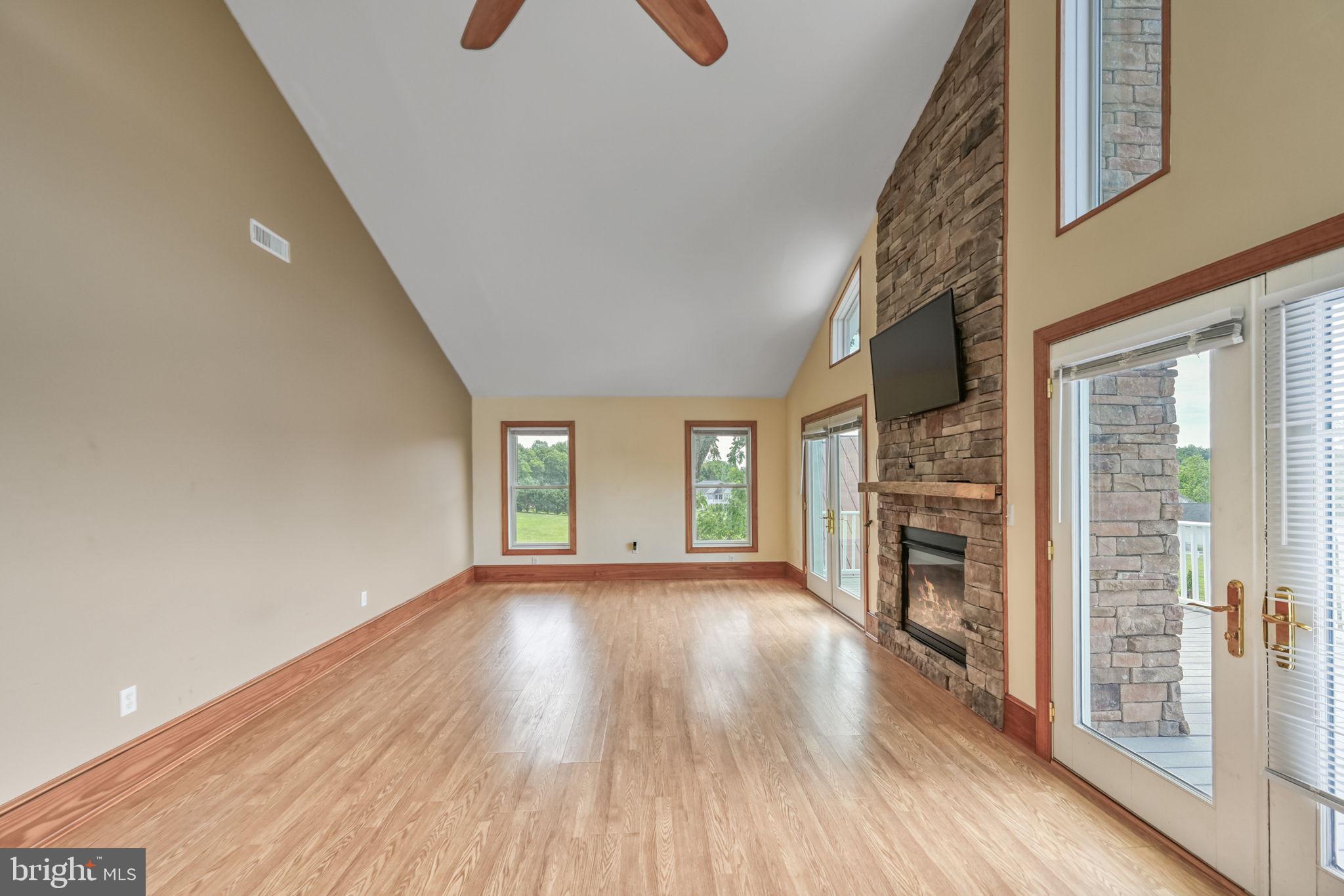 LONG VIEW SHORES - Residential