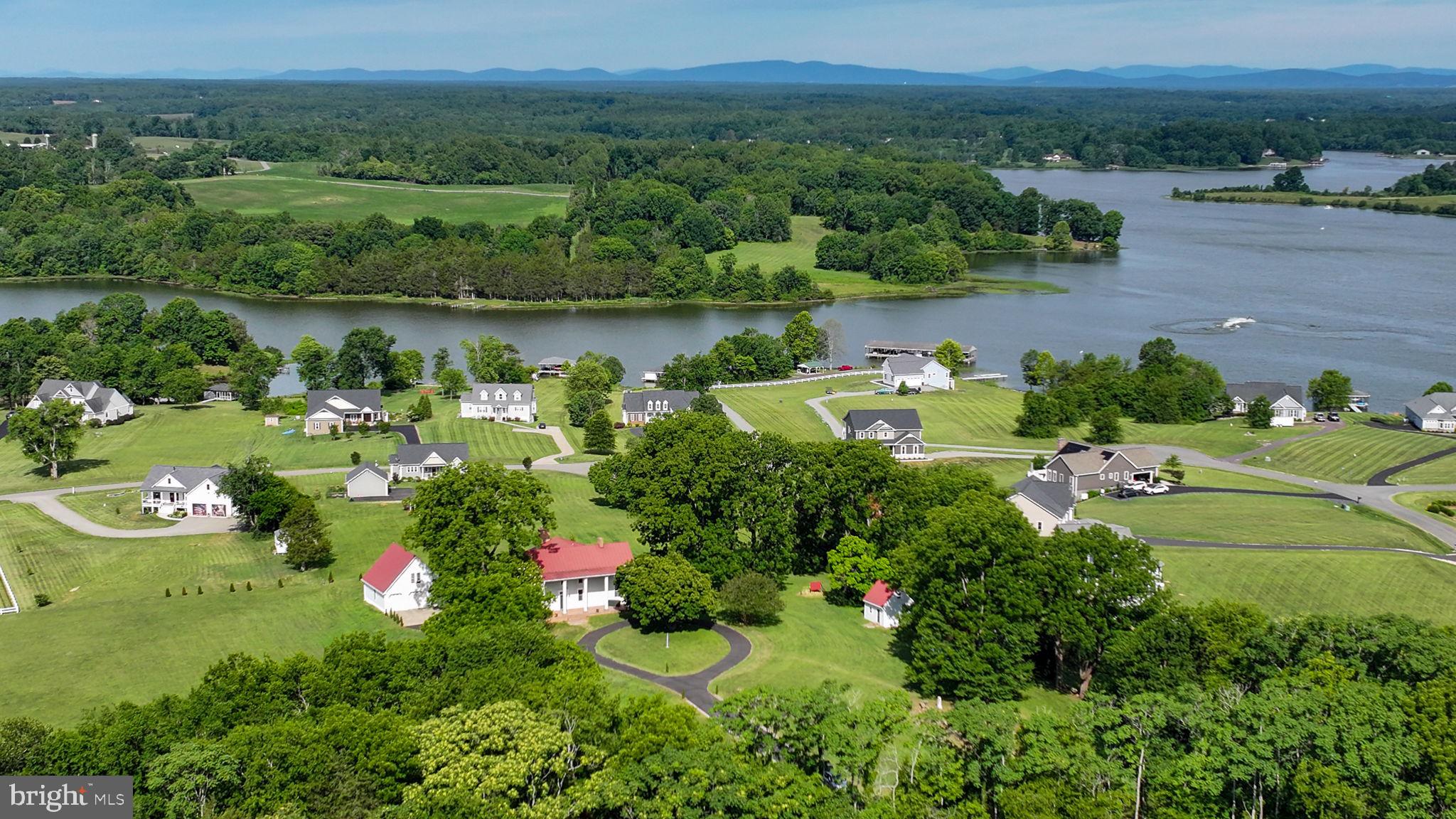 LONG VIEW SHORES - Residential