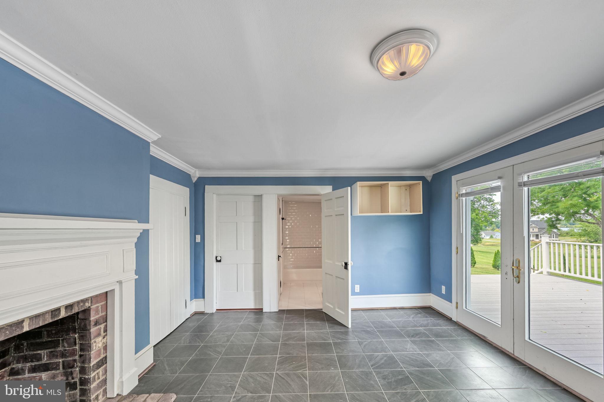 LONG VIEW SHORES - Residential
