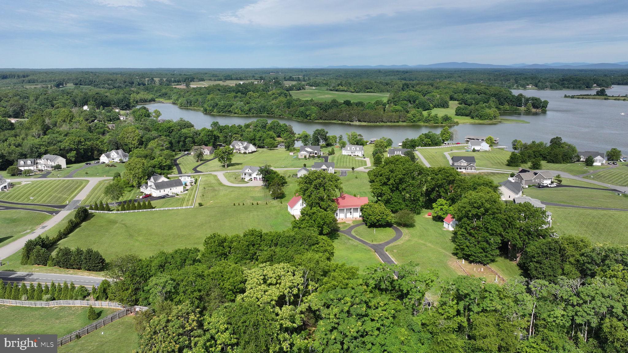 LONG VIEW SHORES - Residential