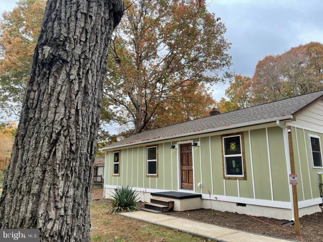 Only a 15 minute drive to the Town of Culpeper.

Fully remodeled  one level living on a one acre lot in Beautiful Orange Co. Va. New Addition to include a master bath- Laundry room and addition Master bedroom space  with sitting area:)Availability for a Deck.
 Semi private lot backs to trees.  Come take a peek:)

Three bedrooms two full baths:
. Master bedroom has plank flooring, sitting room in master bedroom with carpet, master bath is boasting of slate flooring  and exquisite tile on the shower walls. Two closets in master bedroom.
Two additional carpeted bedrooms.  
New carpet throughout home.
New roof 2022, new hot water heater 2022, New Gutter System ,freshly painted throughout.
Kitchen dinning room combo with Laminate plank flooring. Beautiful kitchen cabinets with Custom Maple& Black Walnut butcher block countertops, designer backsplash. 
Laundry room connects to kitchen with laminate plank flooring and built in shoe cubby.
As an added bonus only 20 minutes to Lake Anna for all of your water activities and family fun!!
Five minutes to convince store.15 minutes to the town of Culpeper VA.