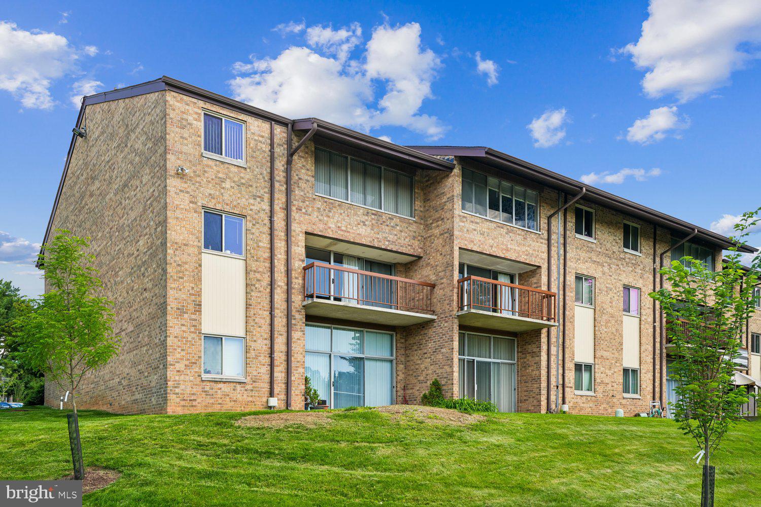 Super size one bedroom with balcony and  separate dinning room, multiple storage spaces and full bath! The primary bedroom offers two walk‑in closets and a neutral, calming design with easy access to the full bath. 
The condo fee covers all utilities, including air conditioning, water, trash removal, and lawn maintenance, offering a truly low‑maintenance investment. Residents enjoy resort‑style amenities such as a community swimming pool, tennis courts, scenic walking paths, picnic areas, and beautifully landscaped common grounds, along with ample parking for residents and guests.
Conveniently located near shopping, dining, library services, public transportation, and major commuter routes including I‑270, I‑495, I‑95, and Route 355.