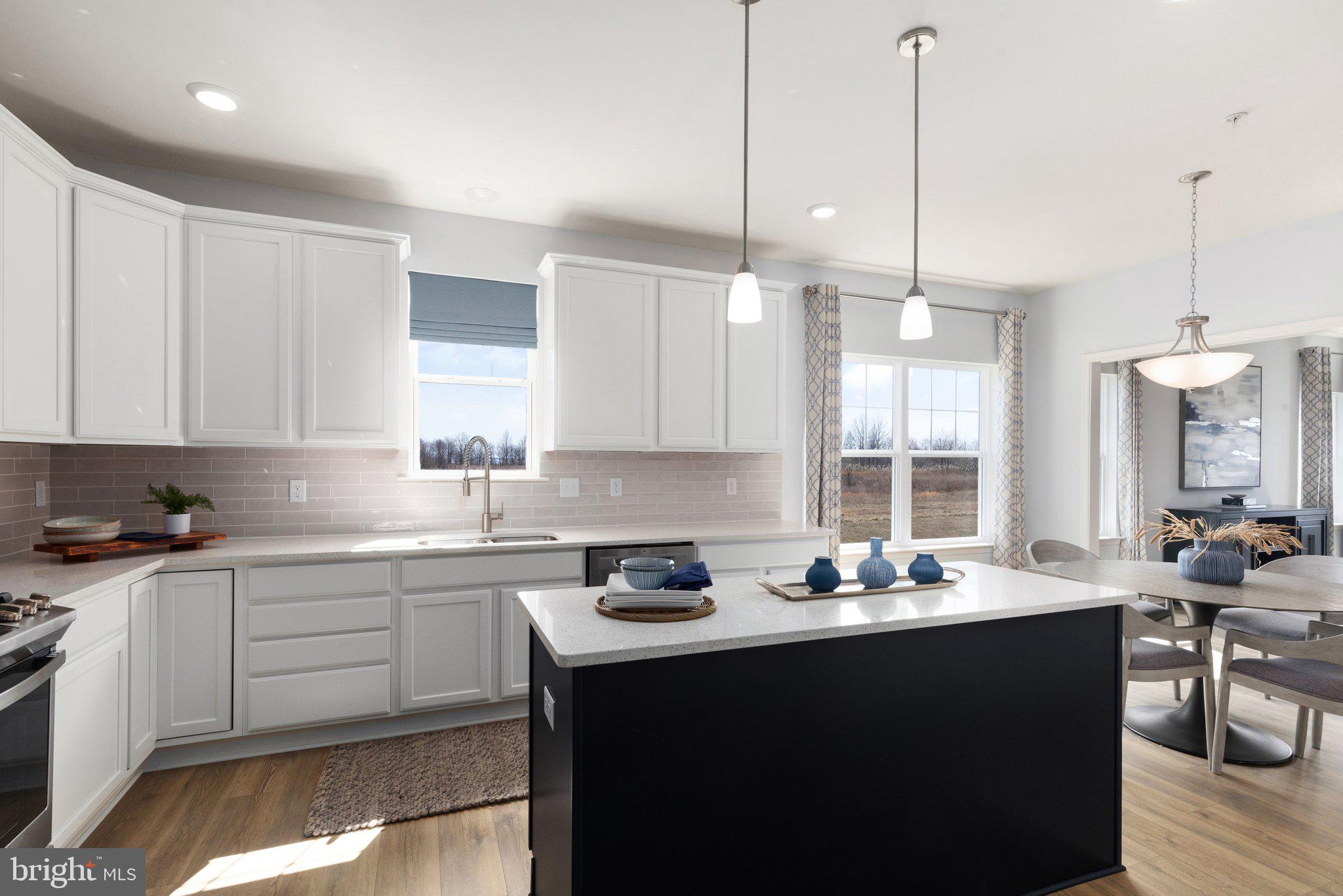 CAPTAIN'S COVE - Residential