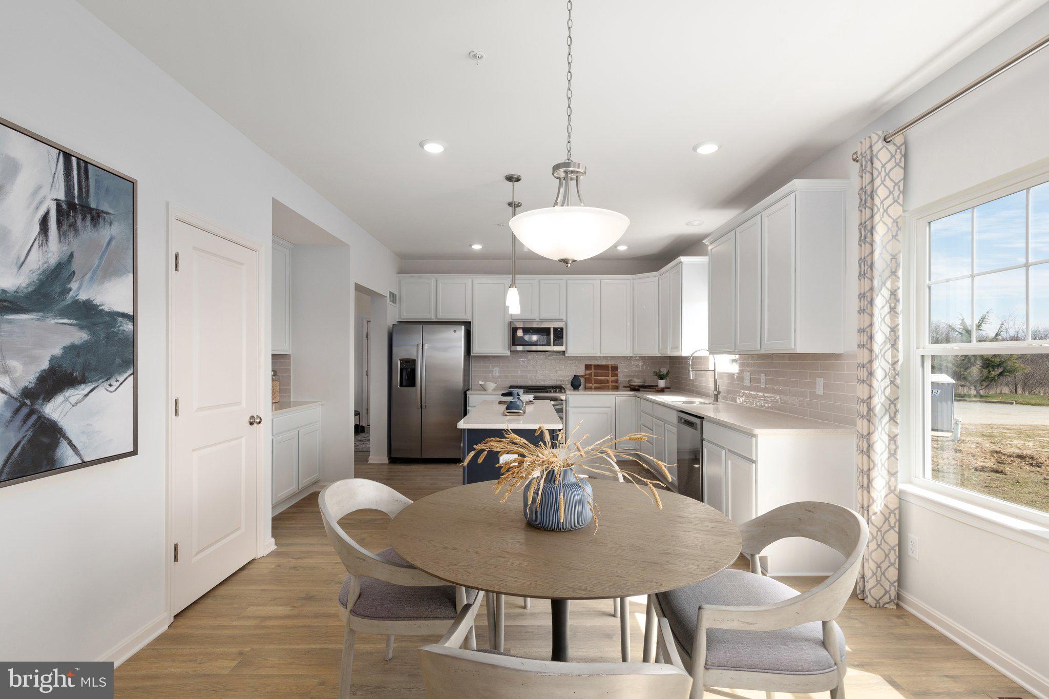 CAPTAIN'S COVE - Residential