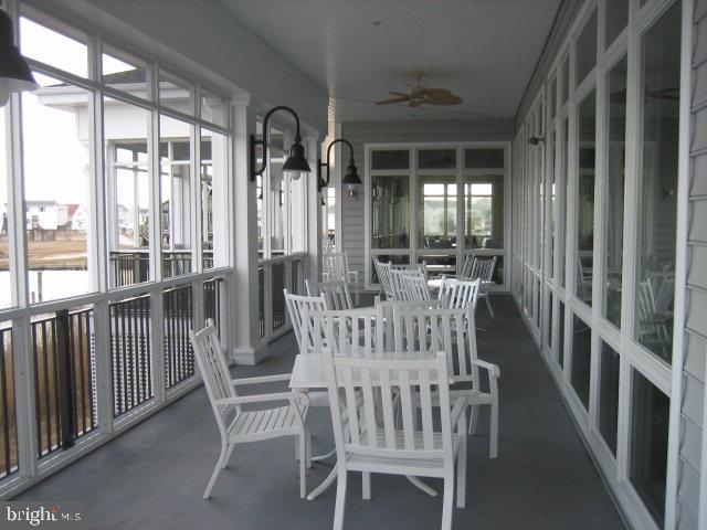 CAPTAIN'S COVE - Residential