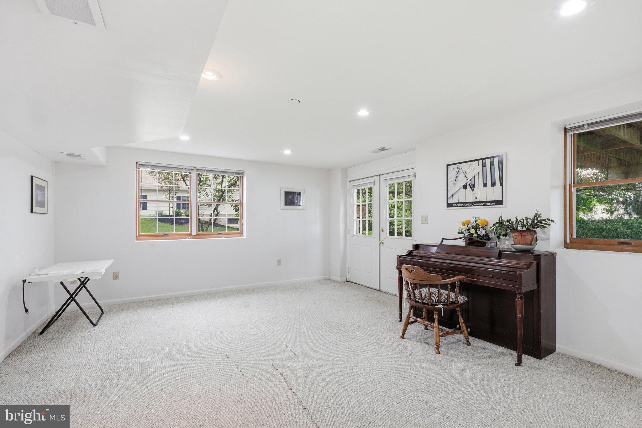 WOODS EDGE - Residential