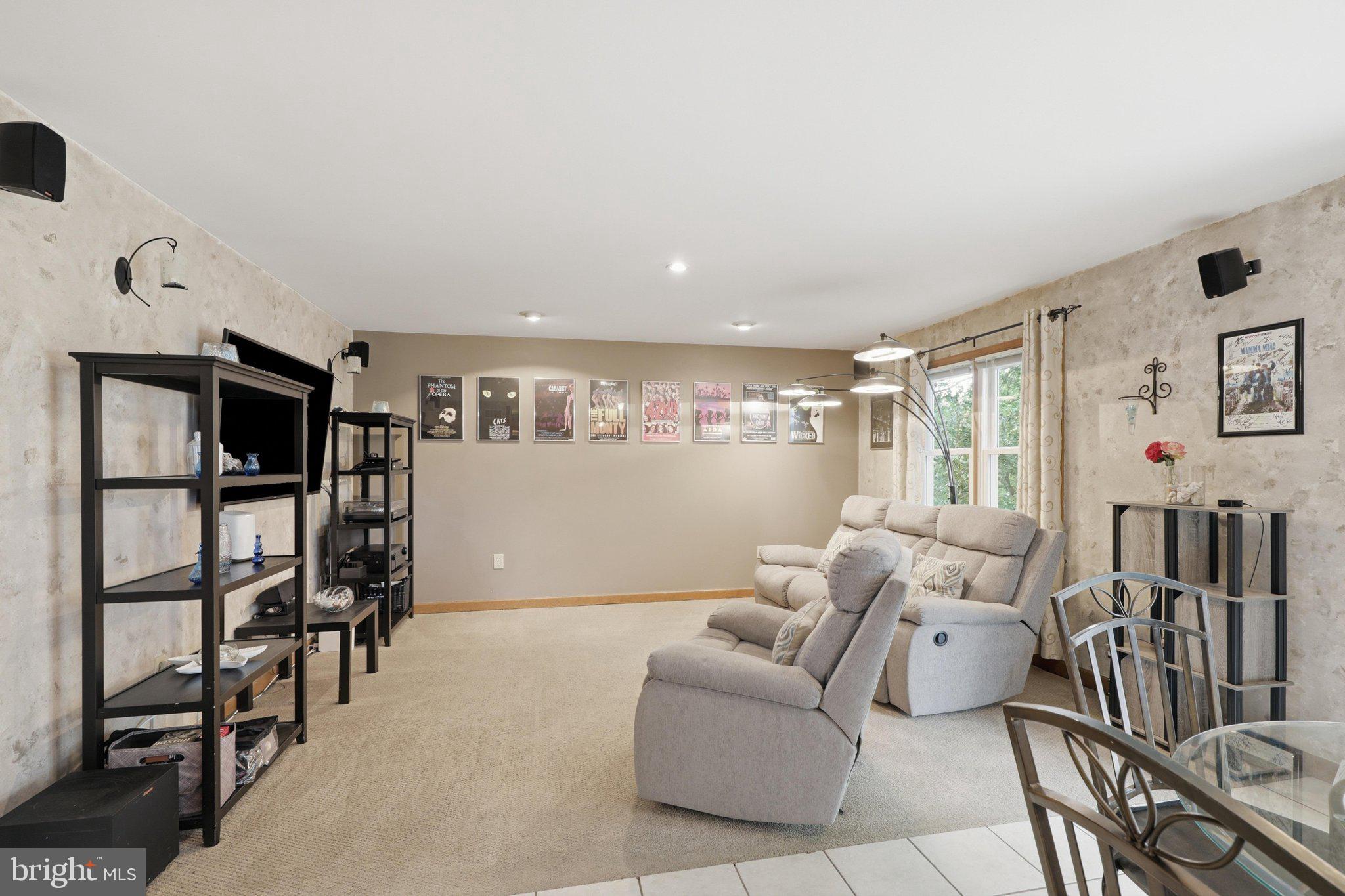 WOODS EDGE - Residential