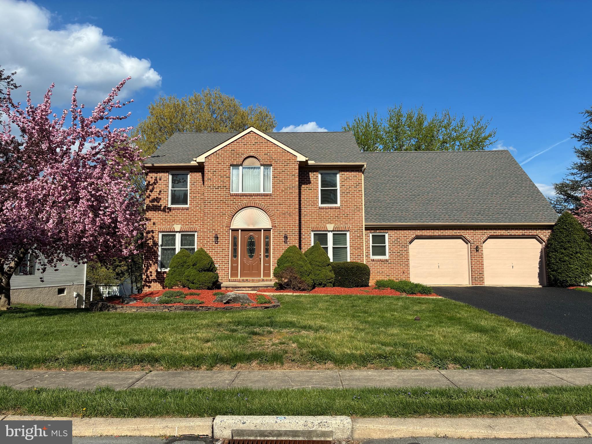 WOODS EDGE - Residential