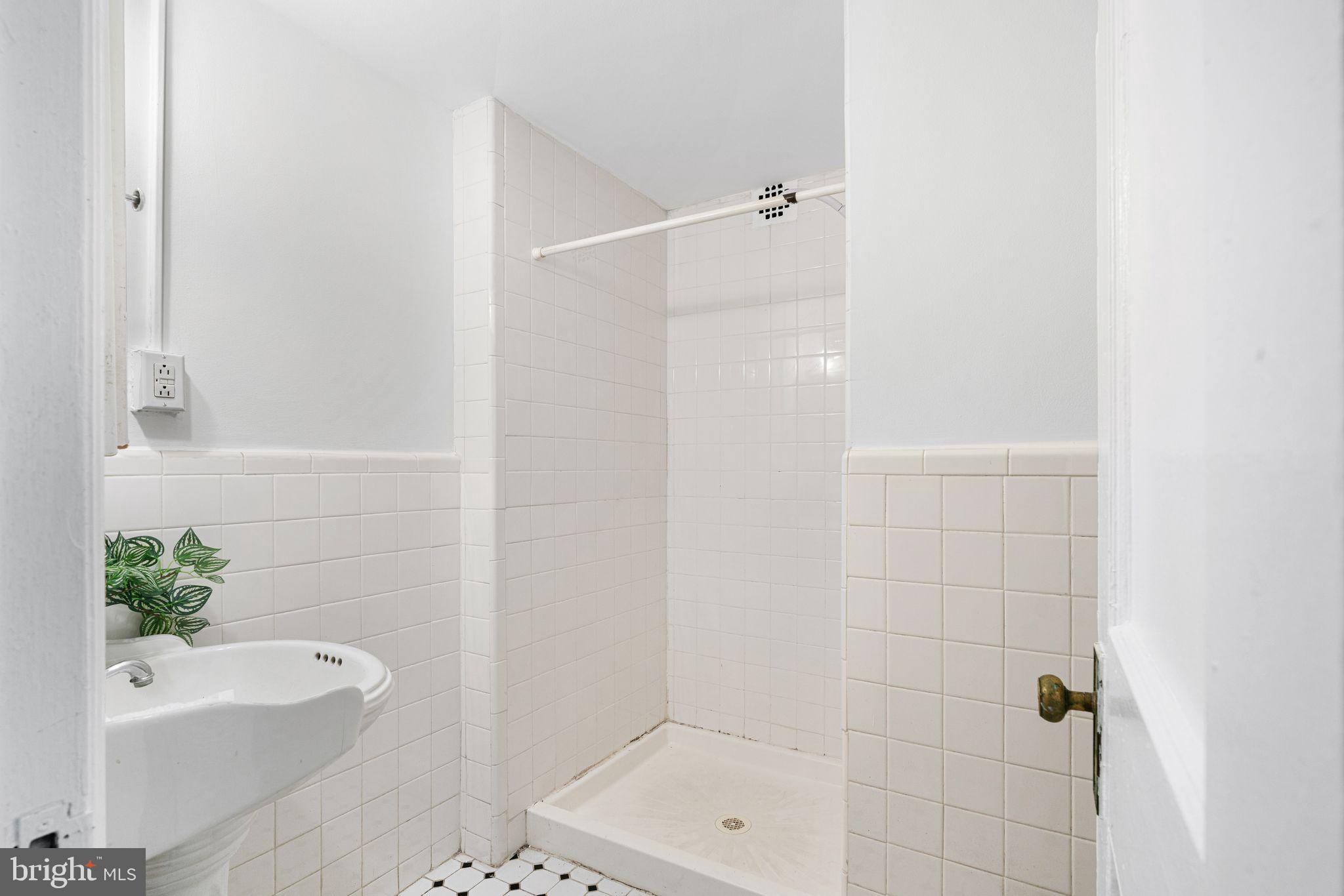 CENTER CITY - Residential Lease