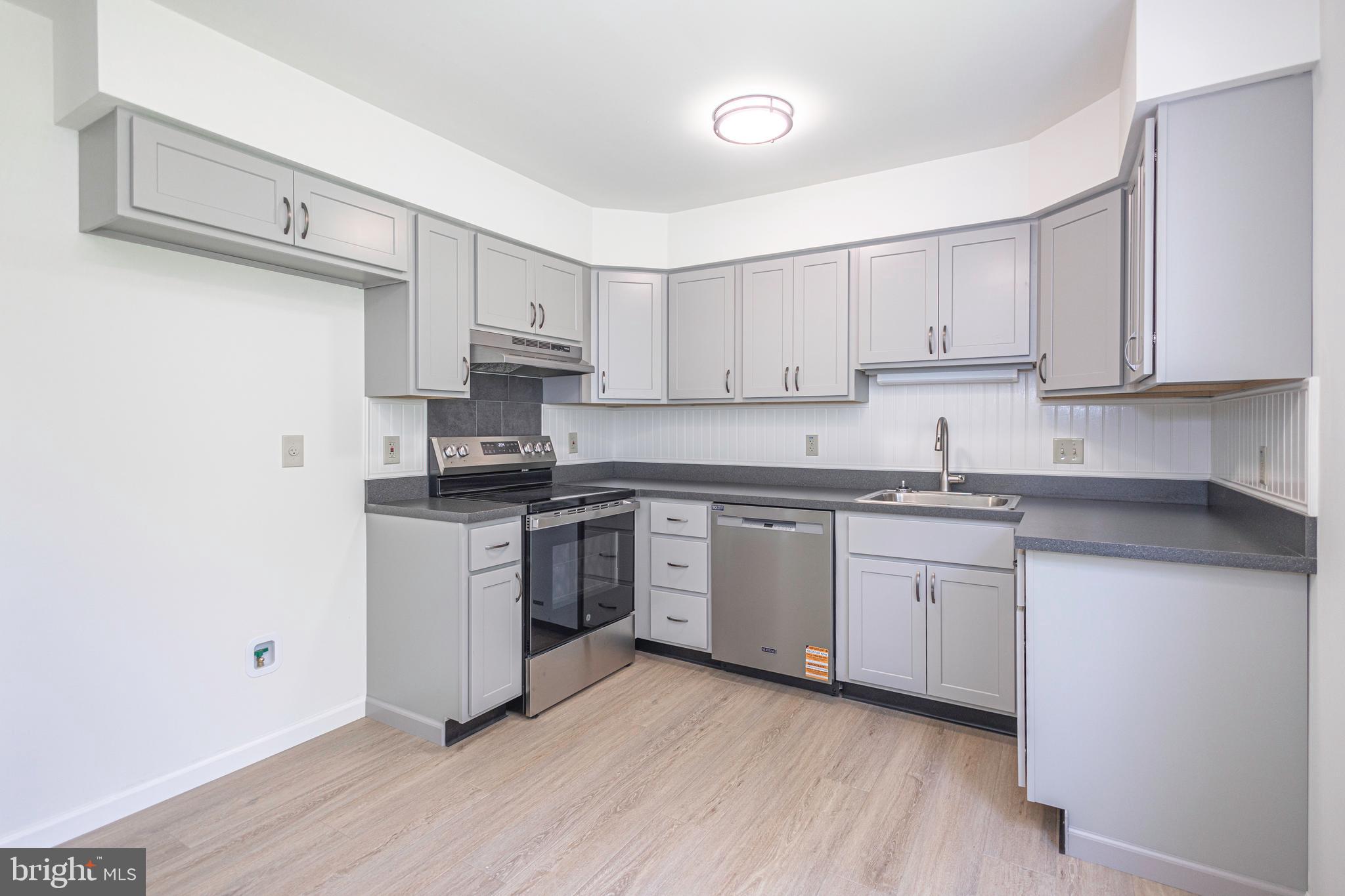 STERLING KNOLL - Residential