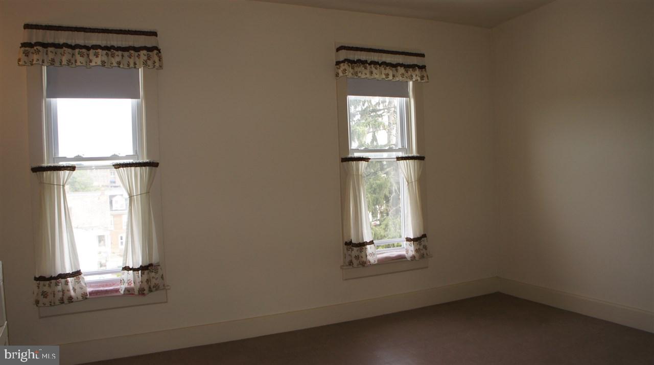 NORTH YORK - Residential