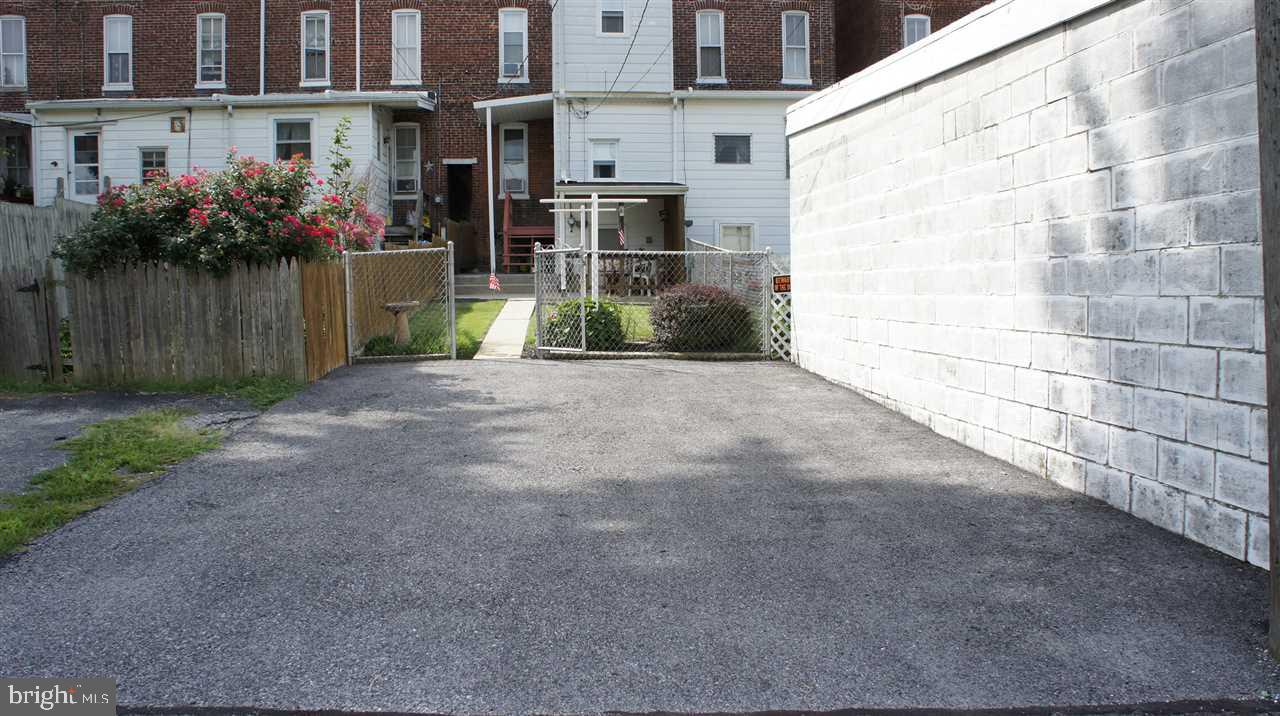 NORTH YORK - Residential