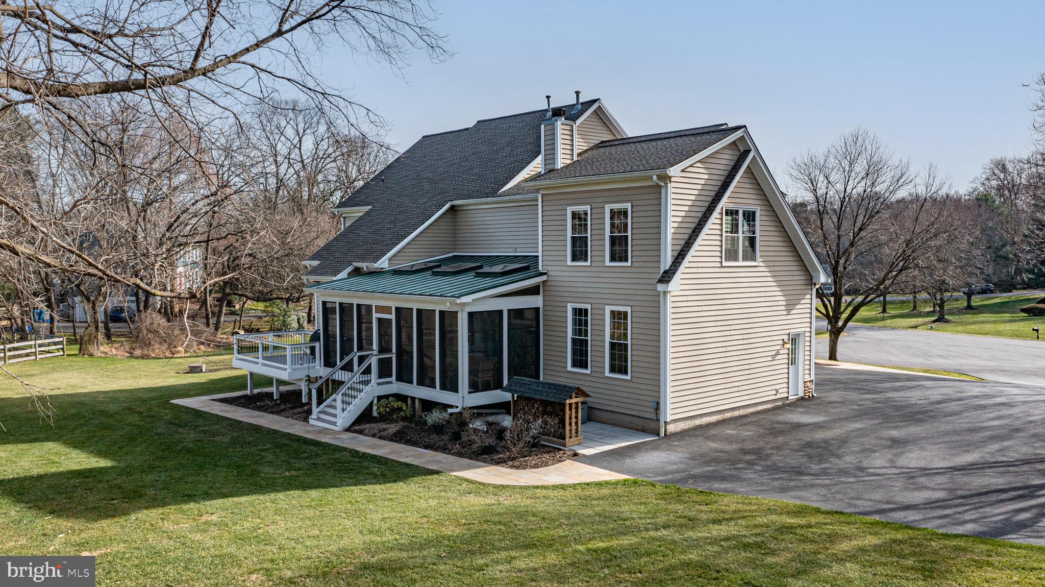 CROSSFIELDS - Residential