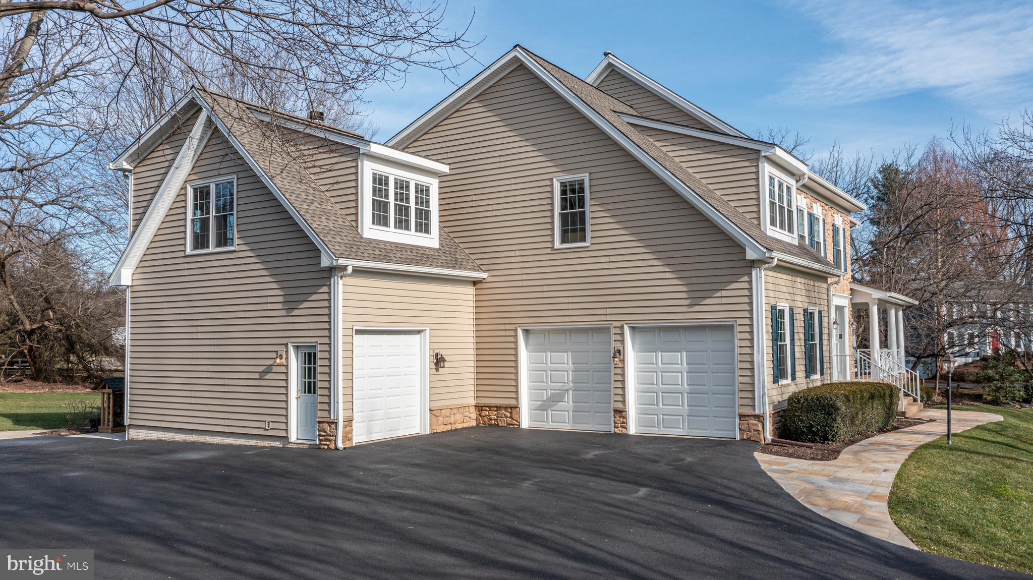 CROSSFIELDS - Residential