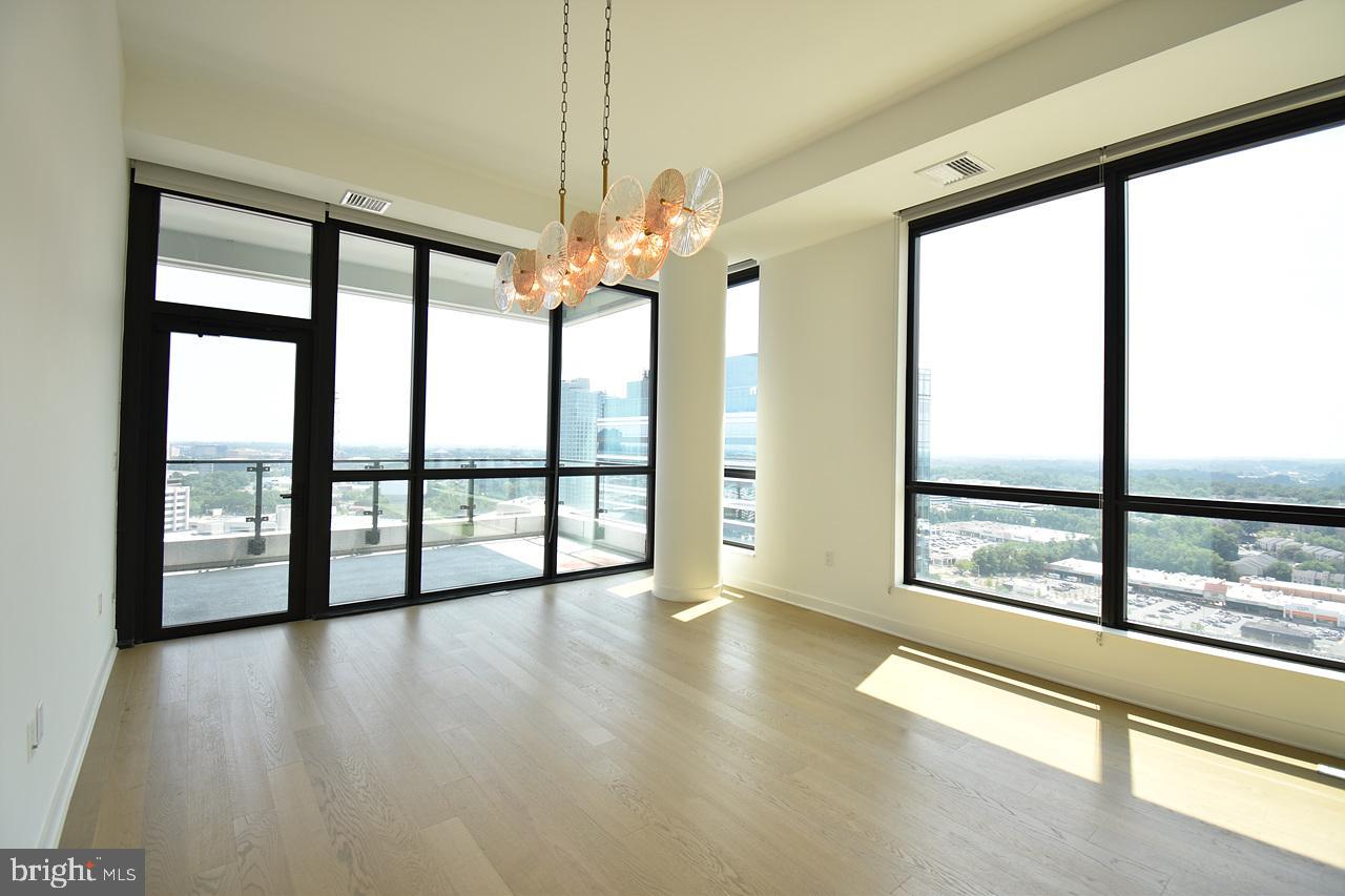 THE BORO TYSONS - Residential