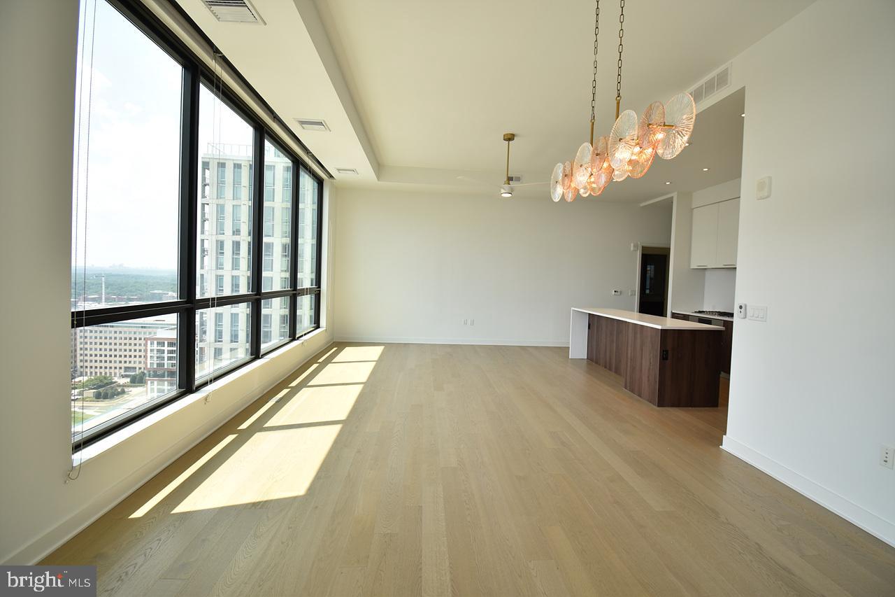 THE BORO TYSONS - Residential