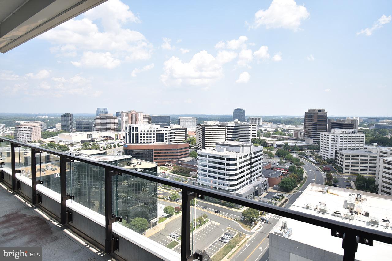 THE BORO TYSONS - Residential