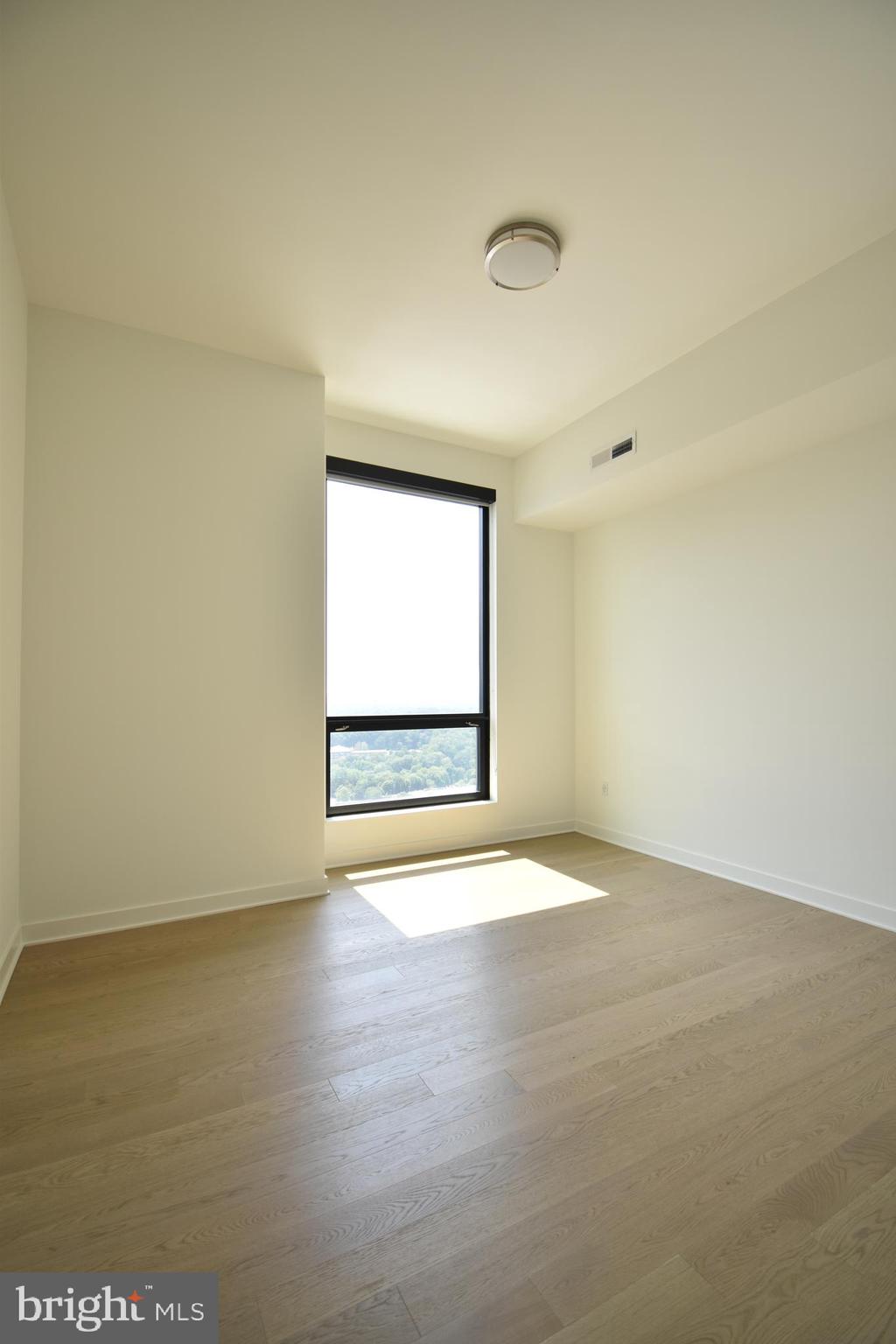 THE BORO TYSONS - Residential