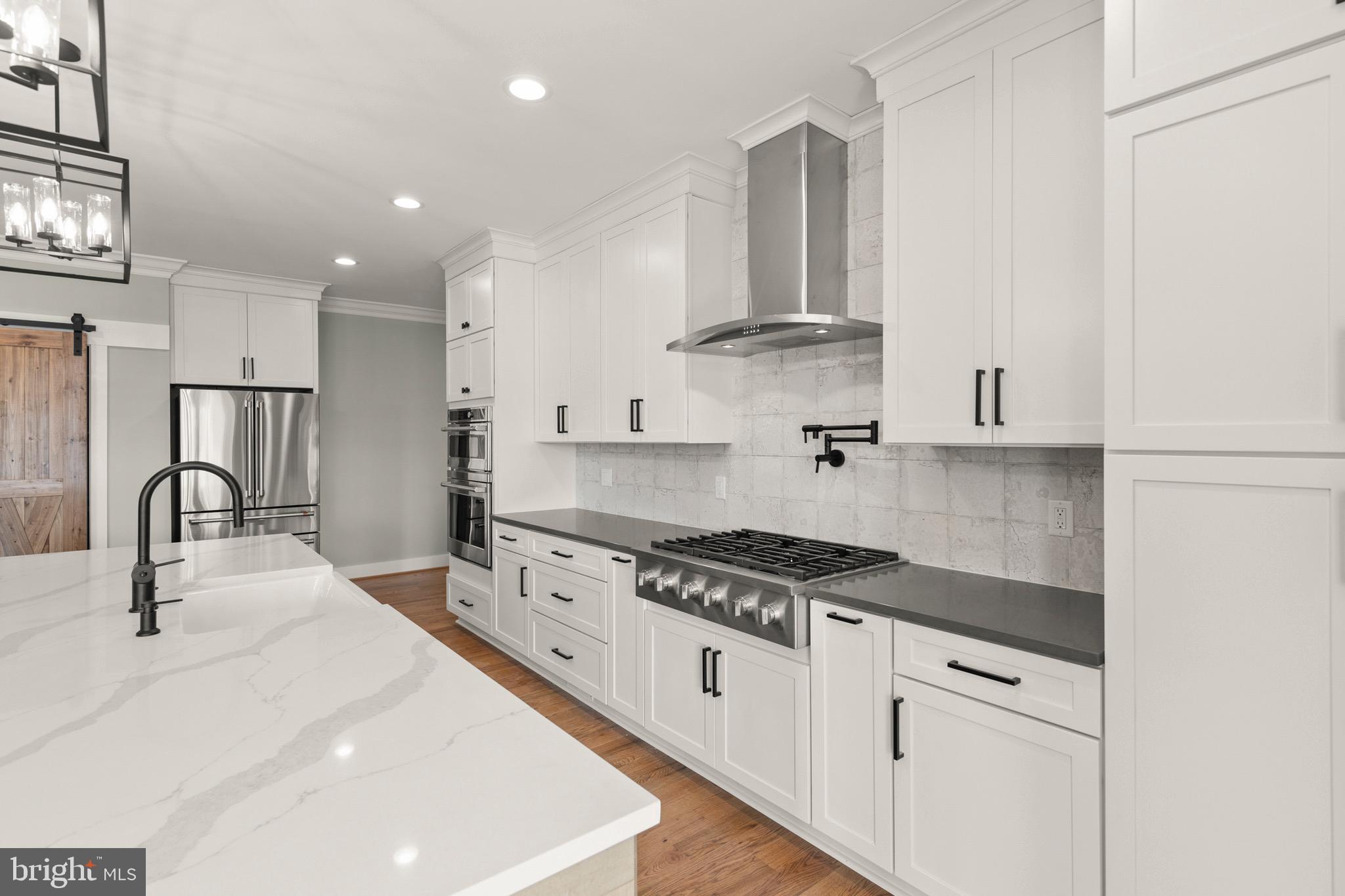 RAVEN POINTE - Residential
