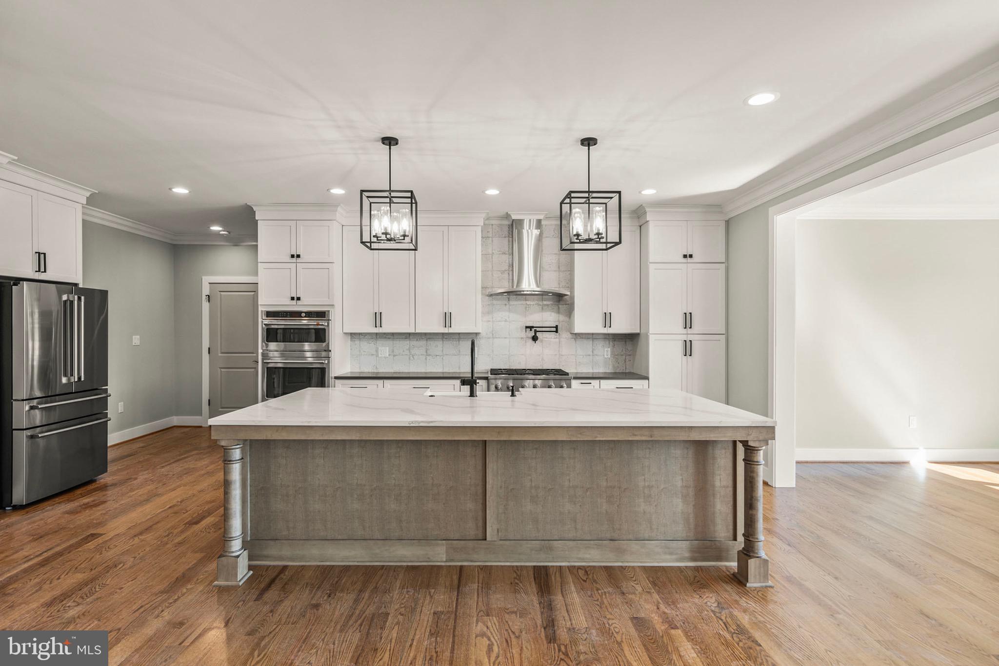 RAVEN POINTE - Residential