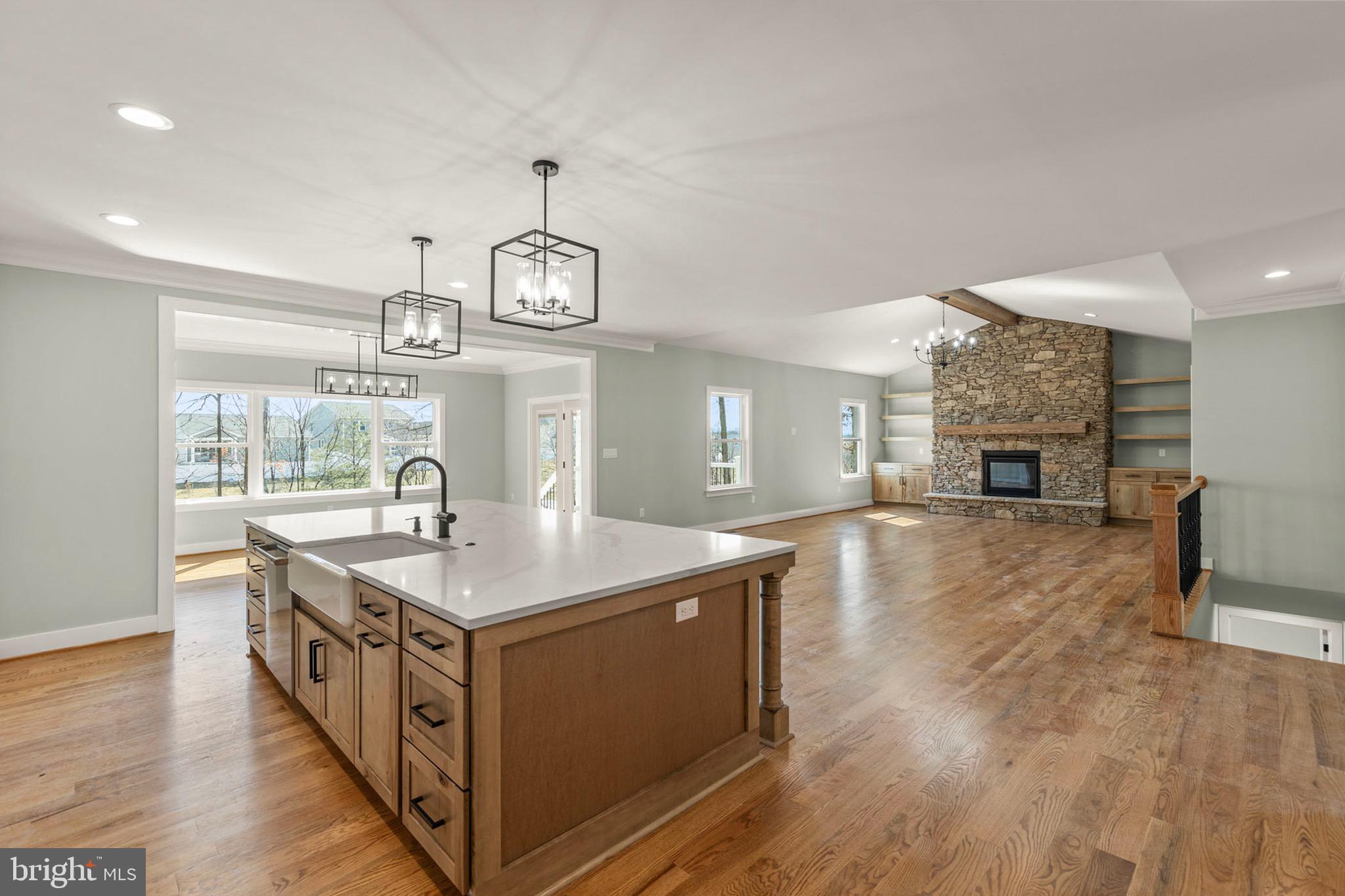 RAVEN POINTE - Residential