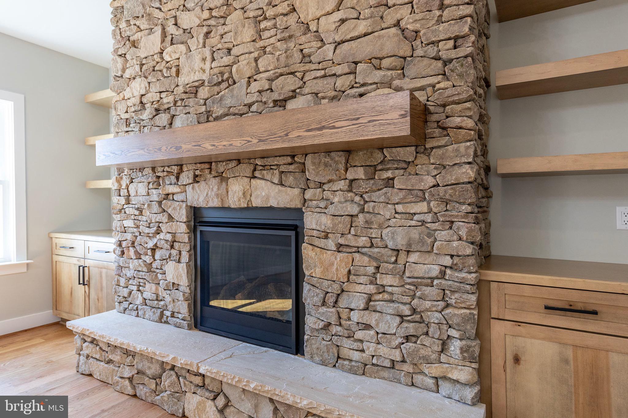 RAVEN POINTE - Residential