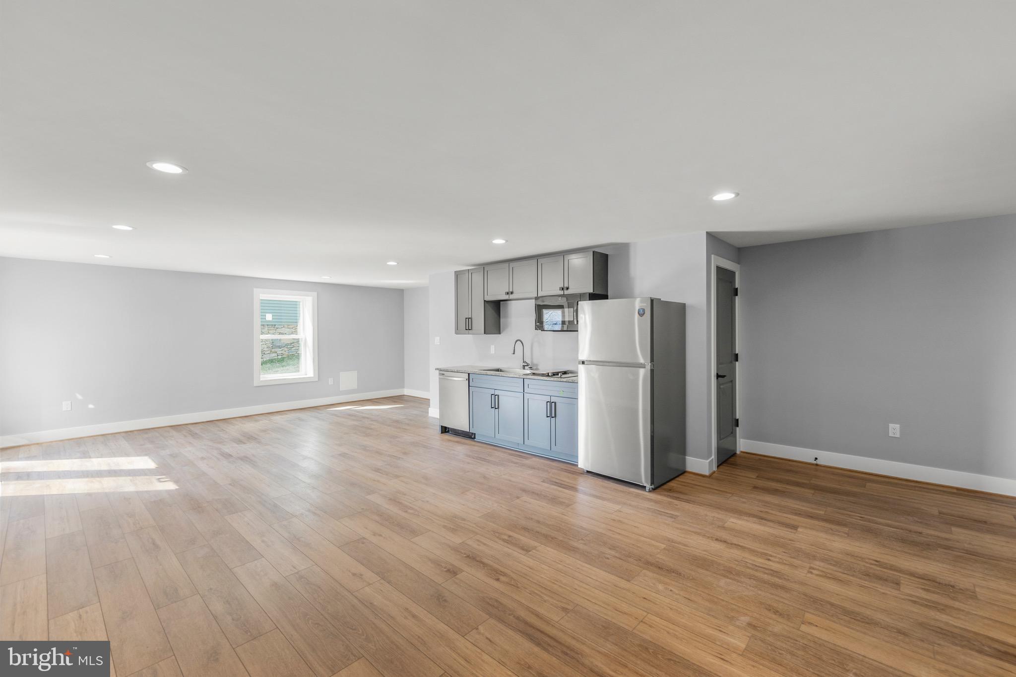 RAVEN POINTE - Residential