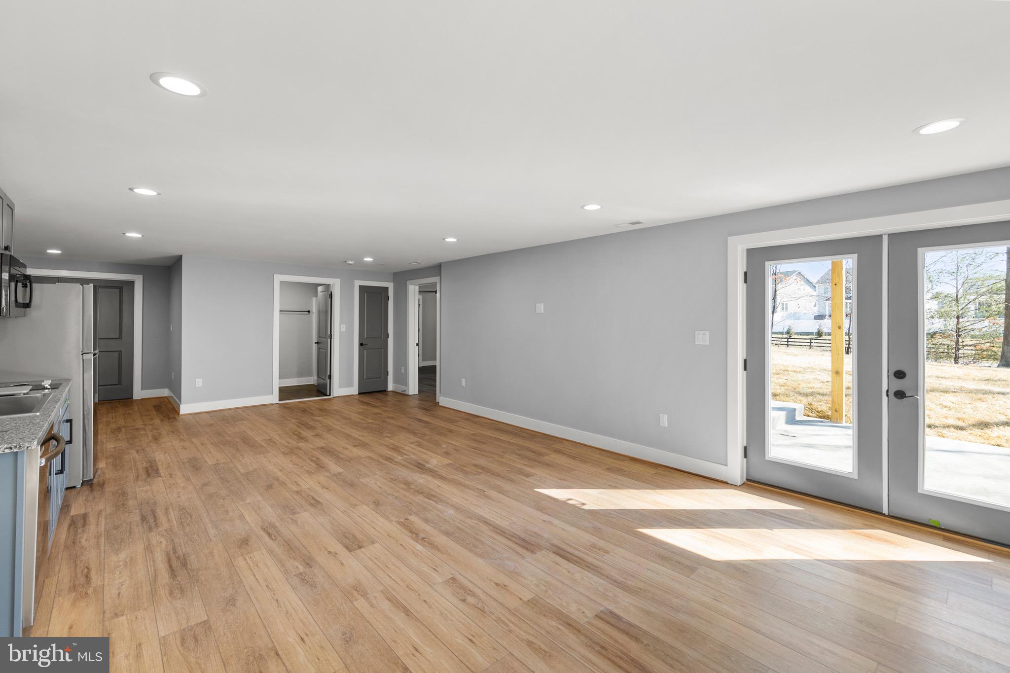 RAVEN POINTE - Residential