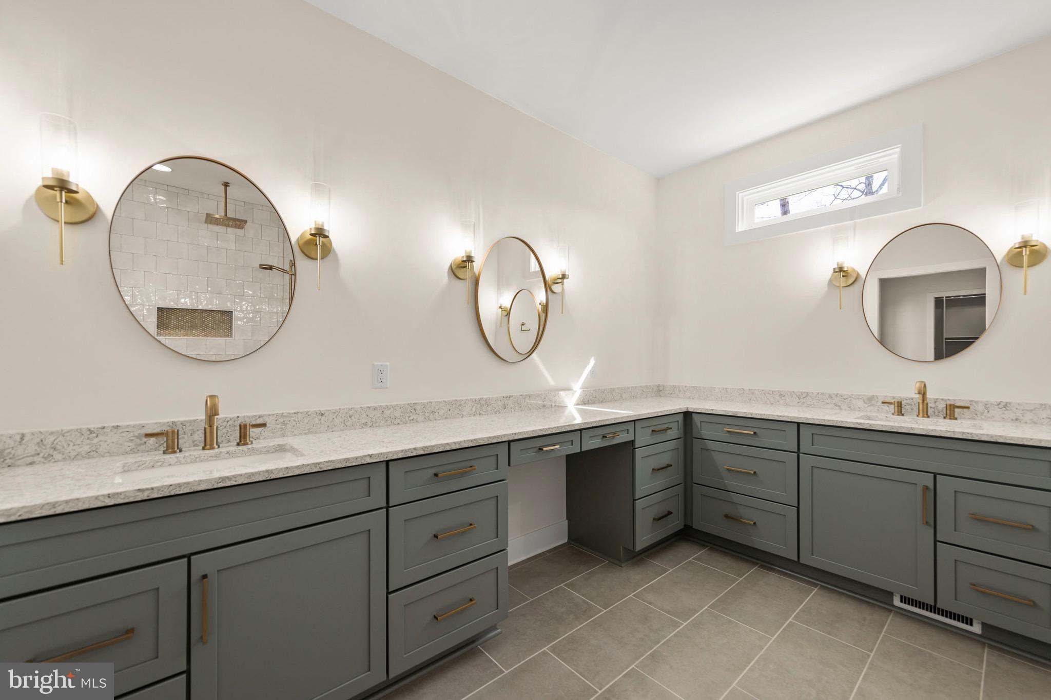 RAVEN POINTE - Residential