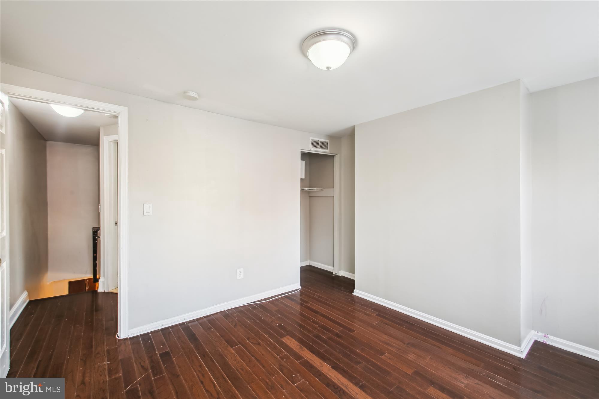 HOLLINS MARKET - Residential