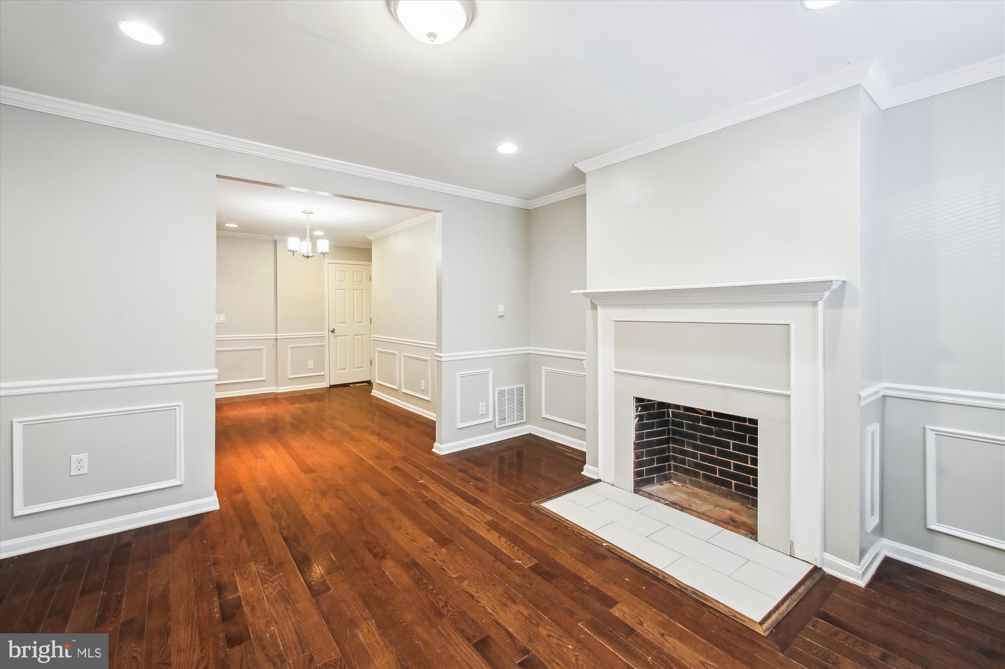 HOLLINS MARKET - Residential