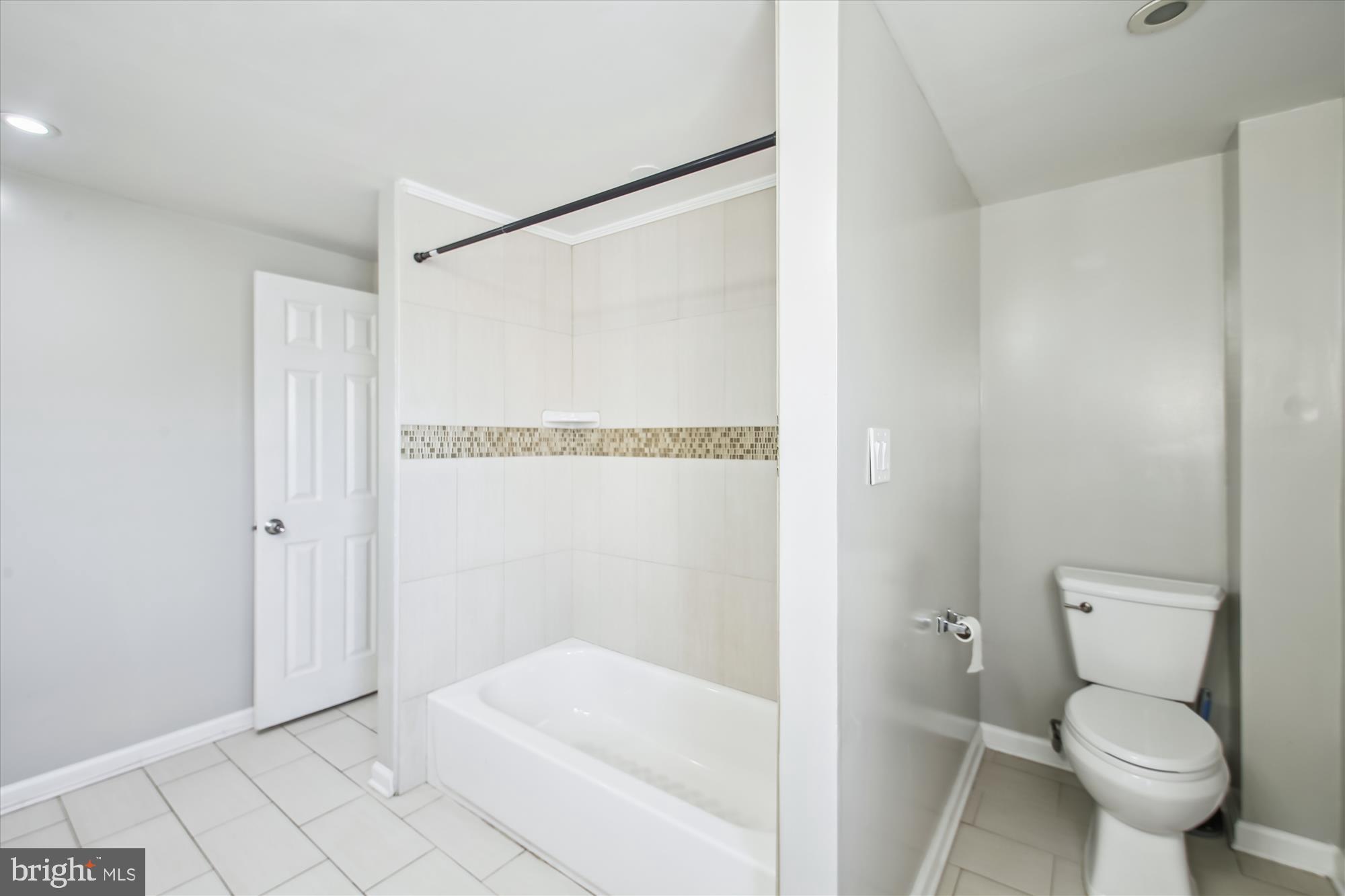 HOLLINS MARKET - Residential
