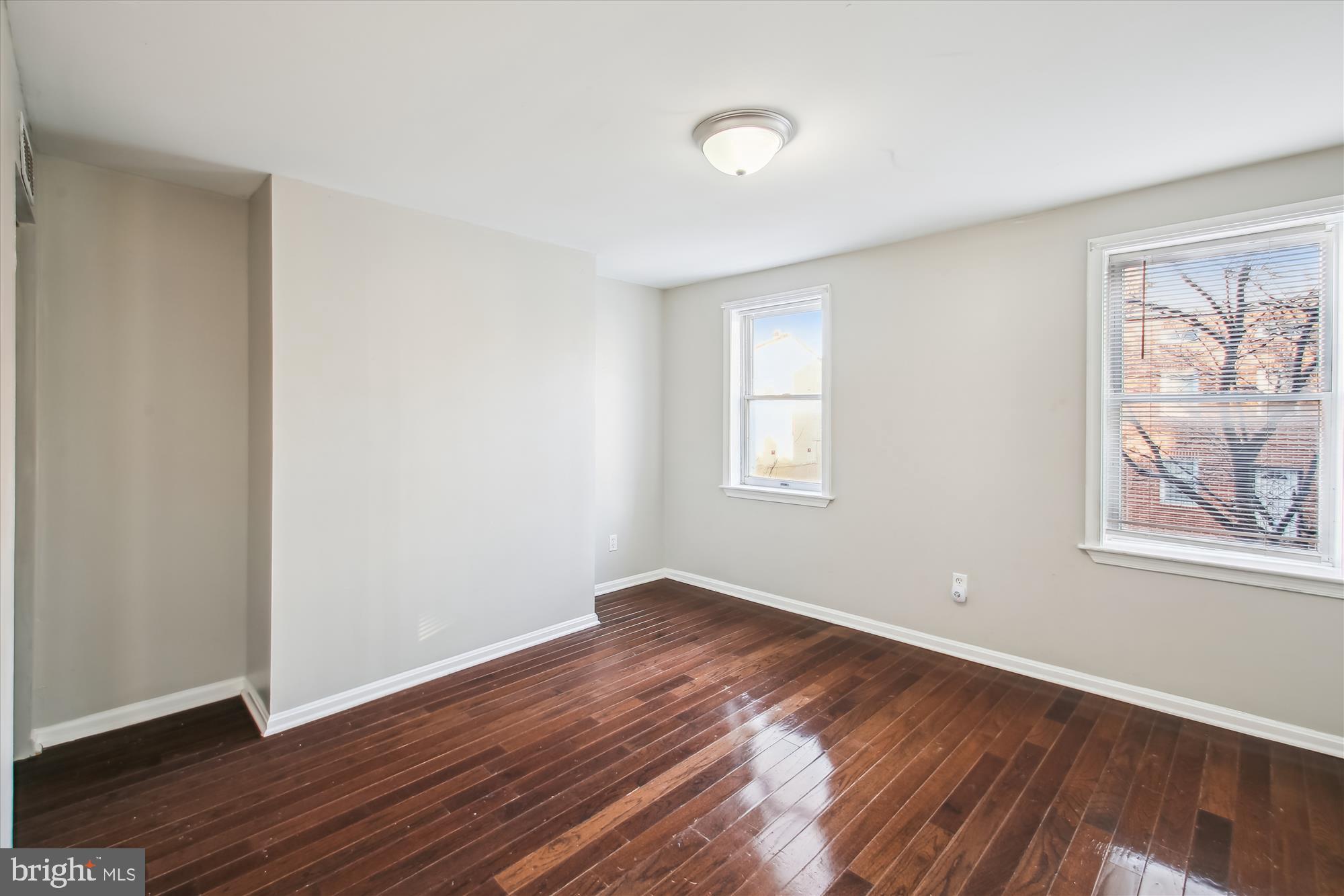 HOLLINS MARKET - Residential