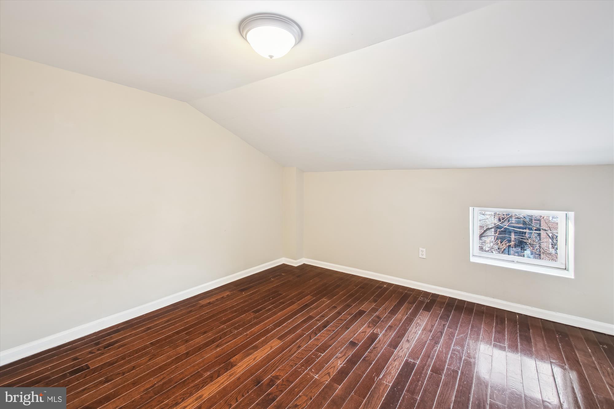 HOLLINS MARKET - Residential