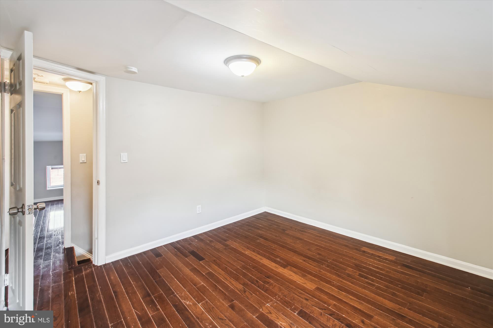 HOLLINS MARKET - Residential