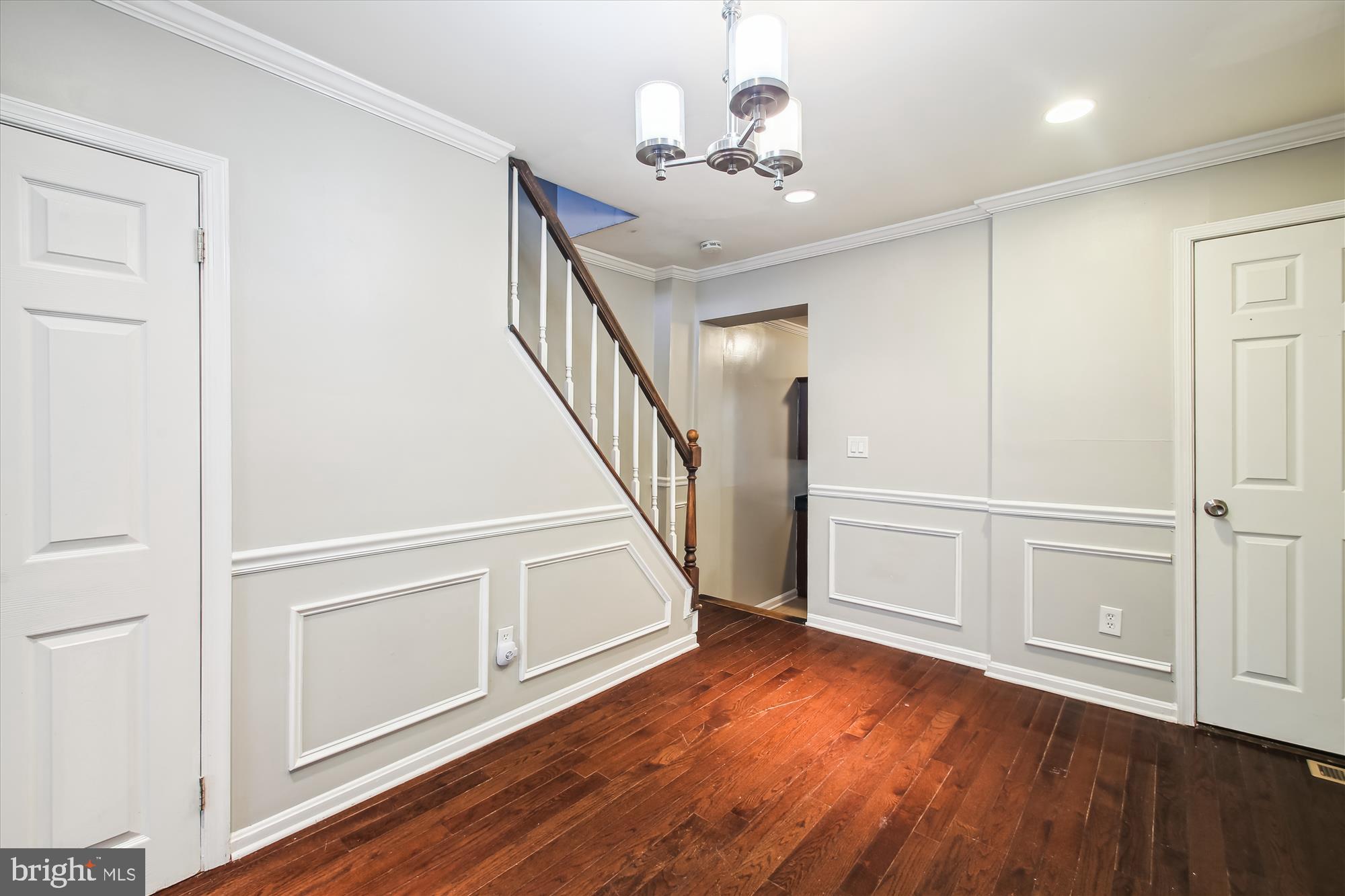HOLLINS MARKET - Residential